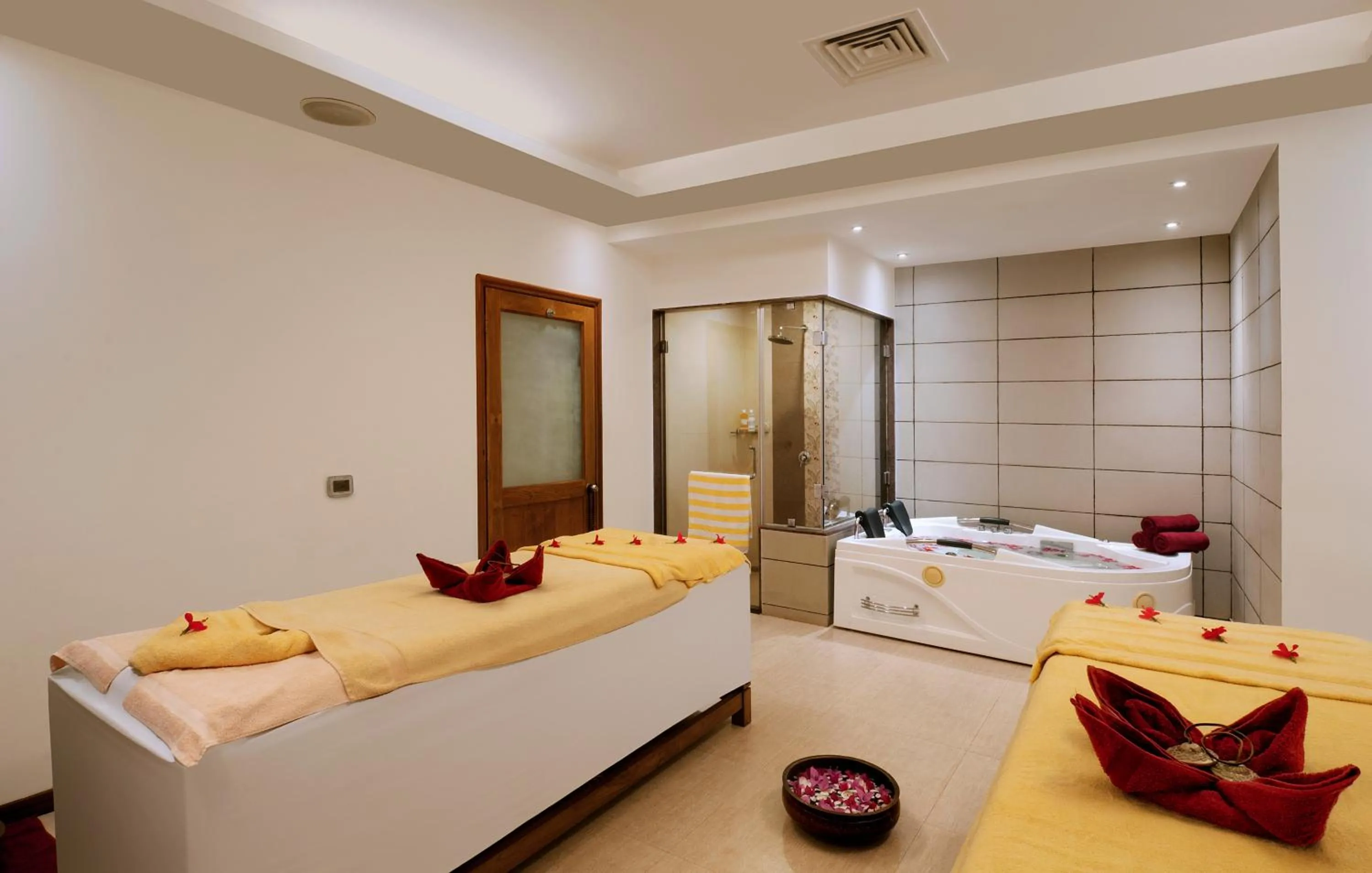 Spa and wellness centre/facilities, Bed in Radisson Blu Resort, Goa