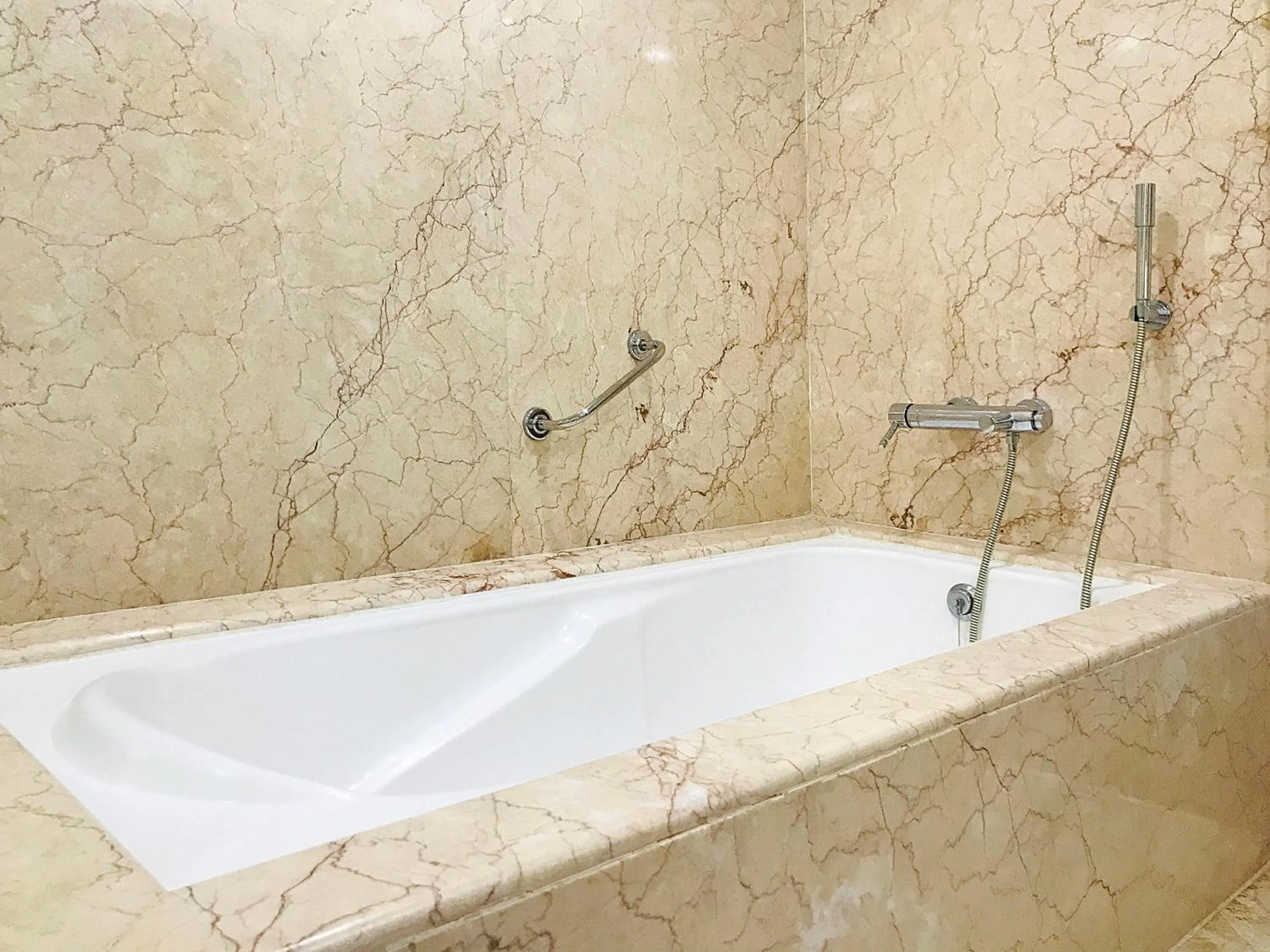 Bathroom in Radisson Blu Resort, Goa