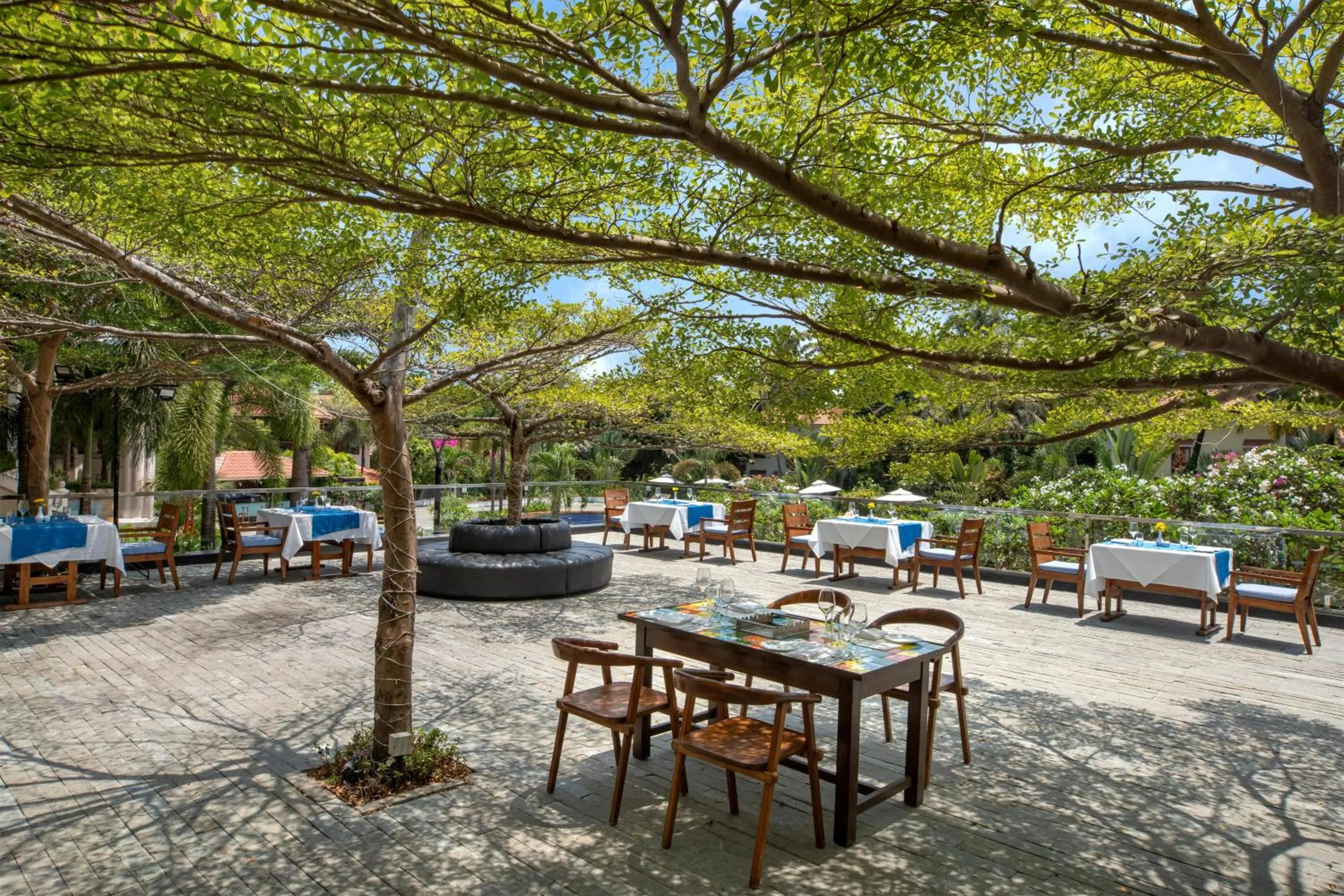 Restaurant/places to eat in Radisson Blu Resort, Goa