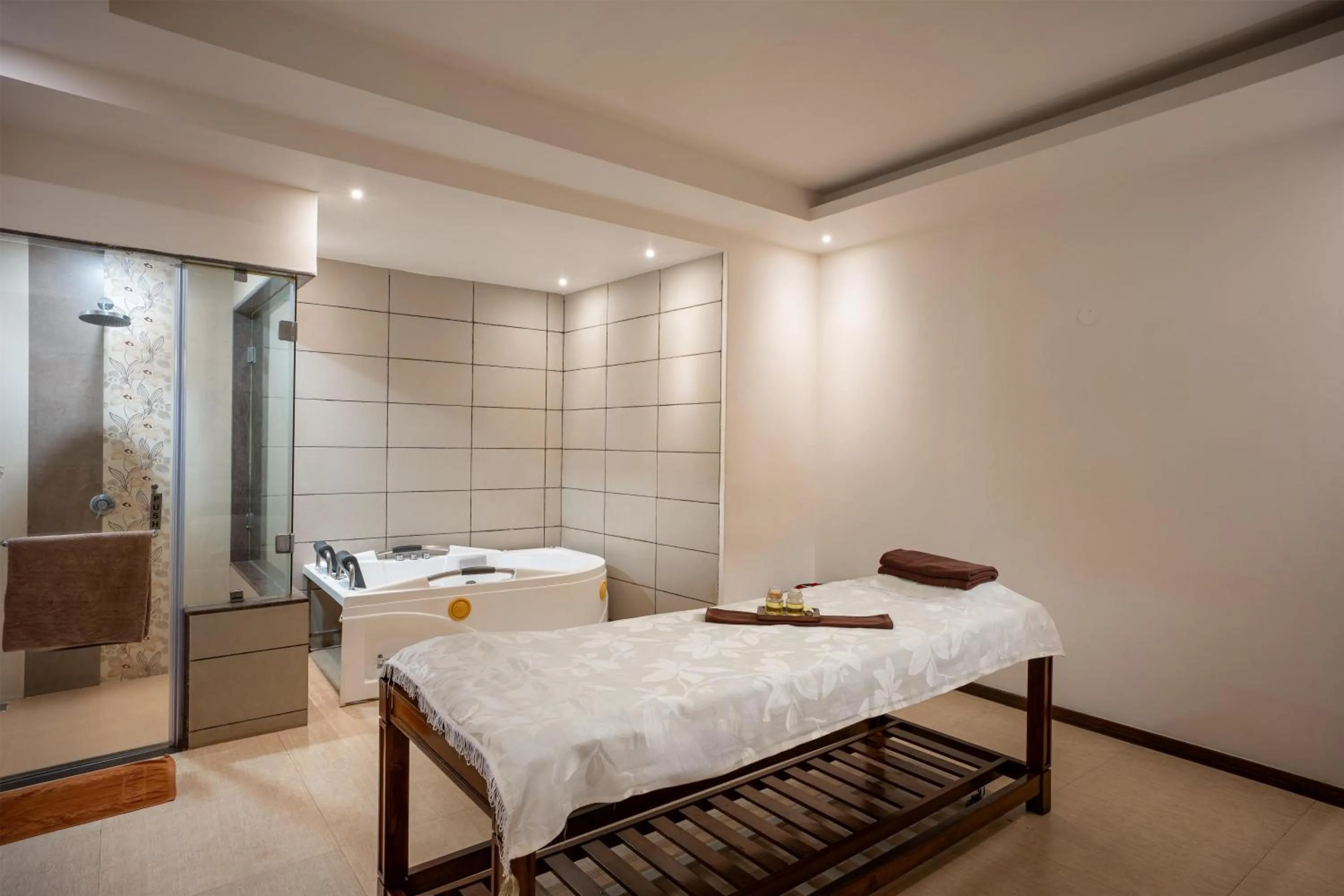 Spa and wellness centre/facilities, Bed in Radisson Blu Resort, Goa