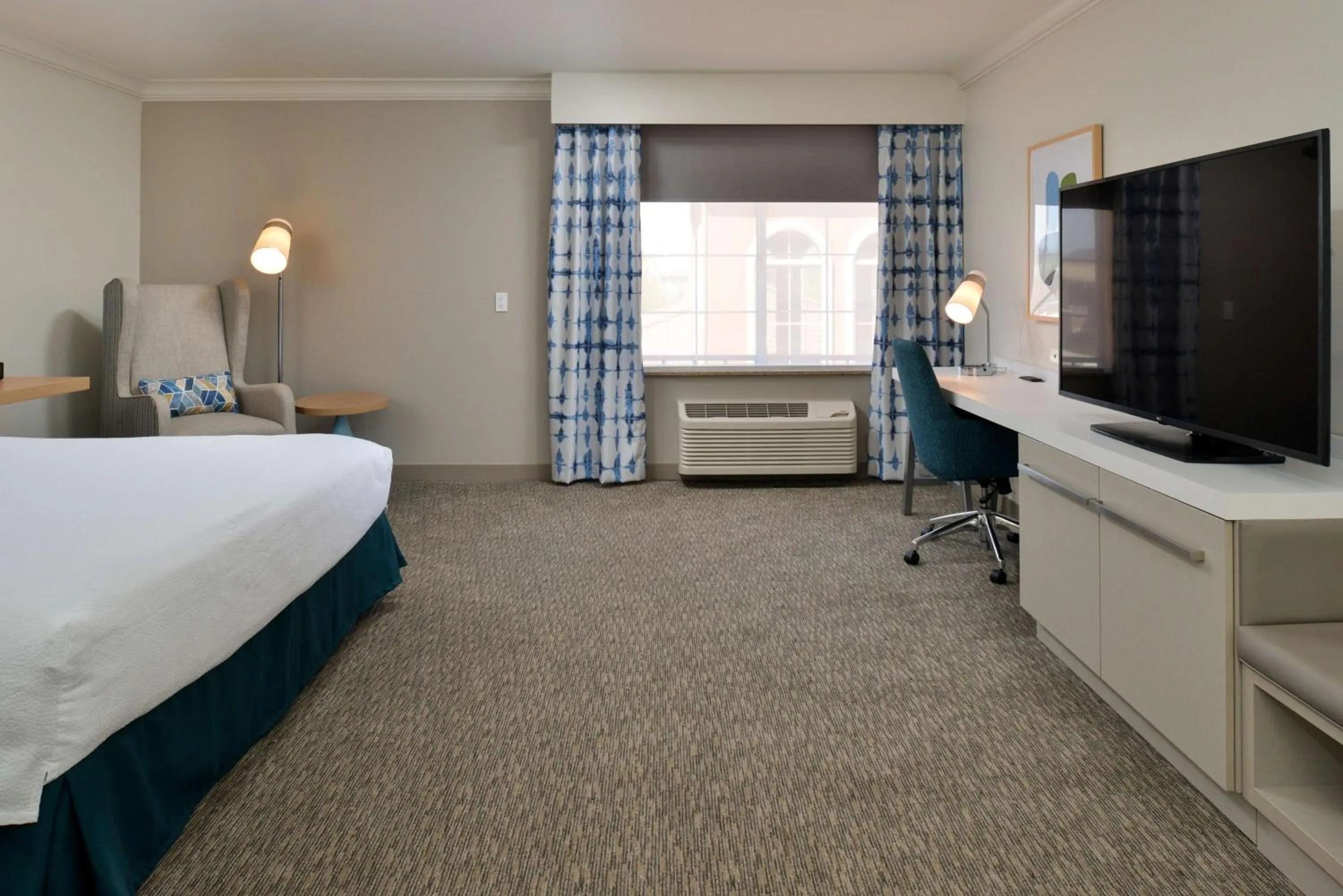 Bedroom, Bed in Hilton Garden Inn Napa