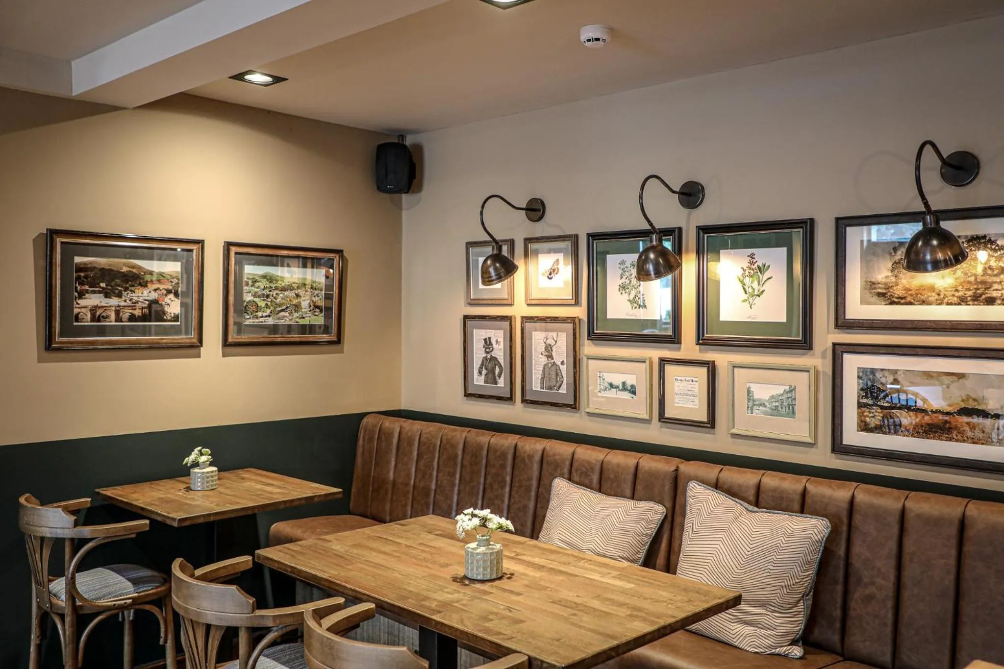 Lounge or bar in Bridge End Hotel