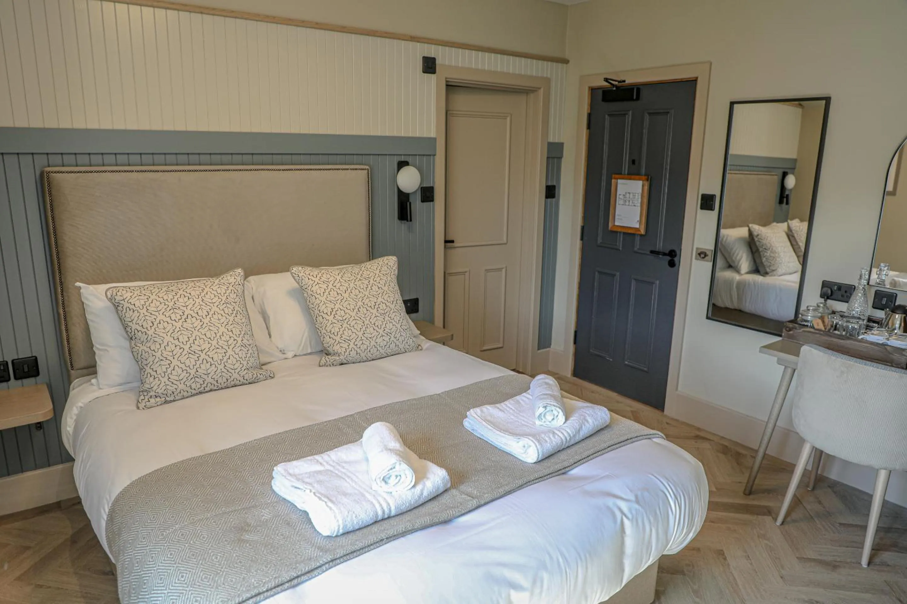 Bedroom, Bed in Bridge End Hotel