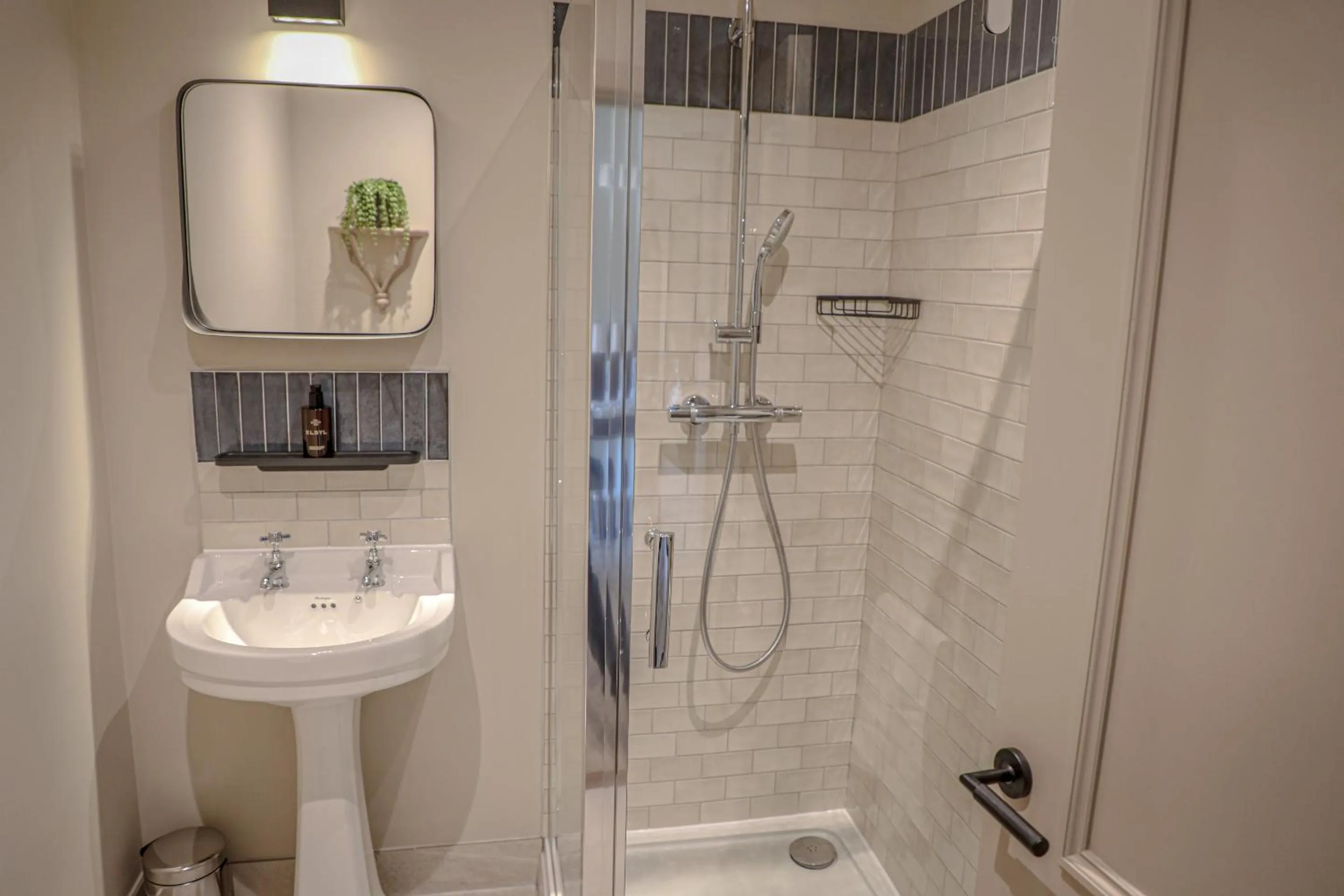 Bedroom in Bridge End Hotel