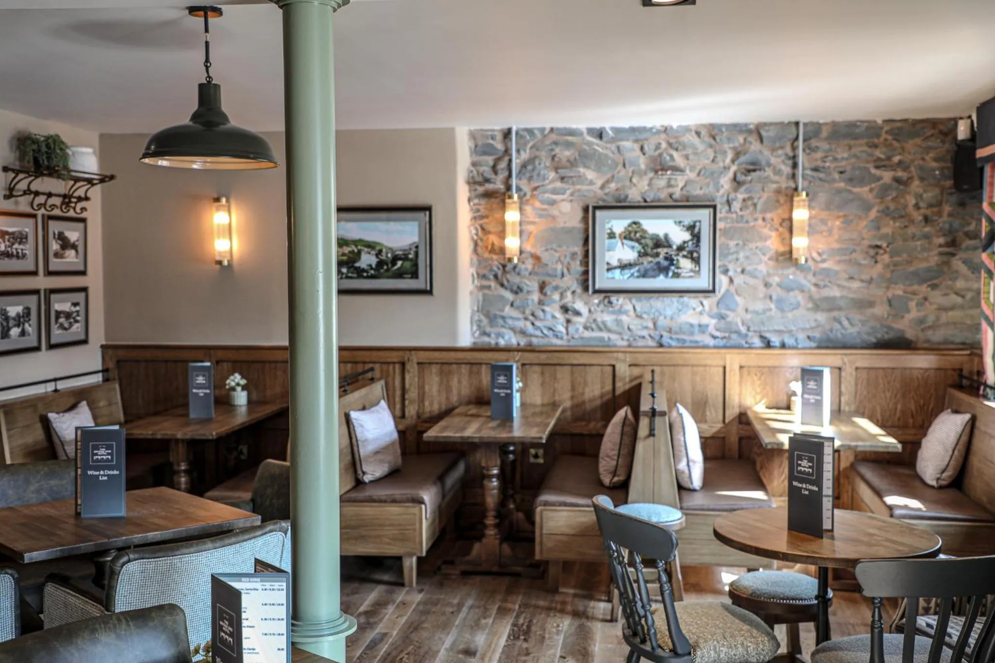 Lounge or bar in Bridge End Hotel