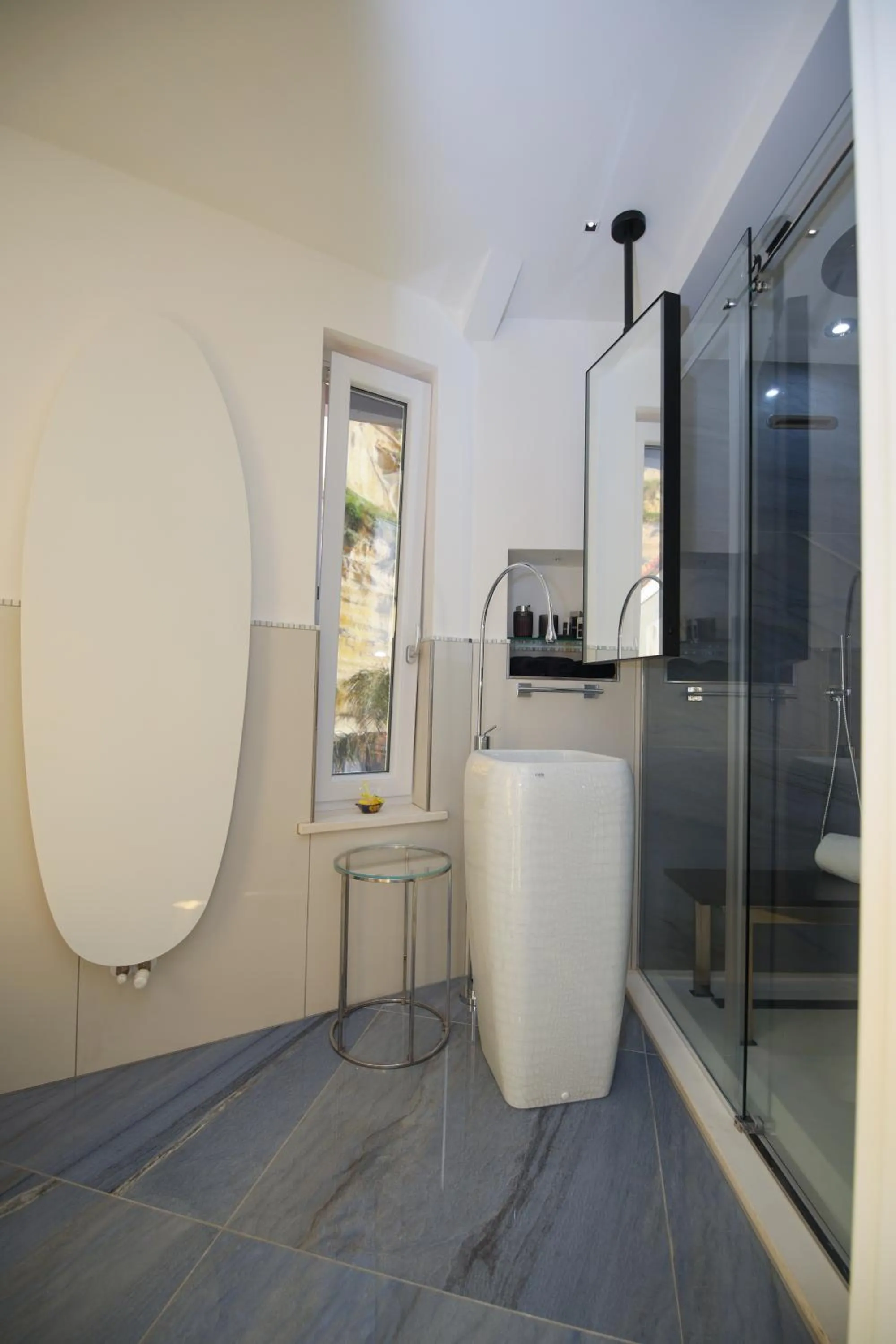 Shower in Oldwell Hotel