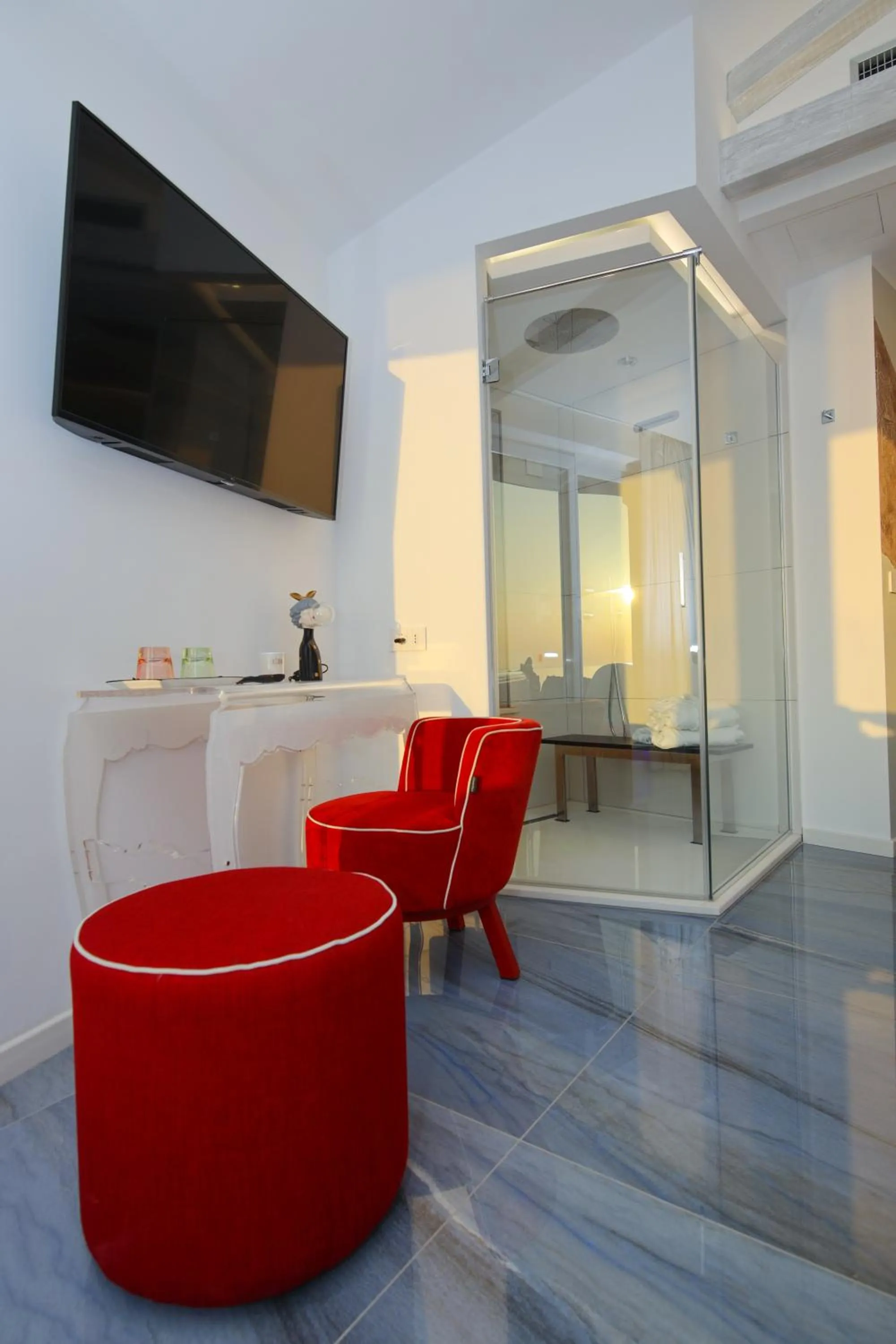 Shower in Oldwell Hotel