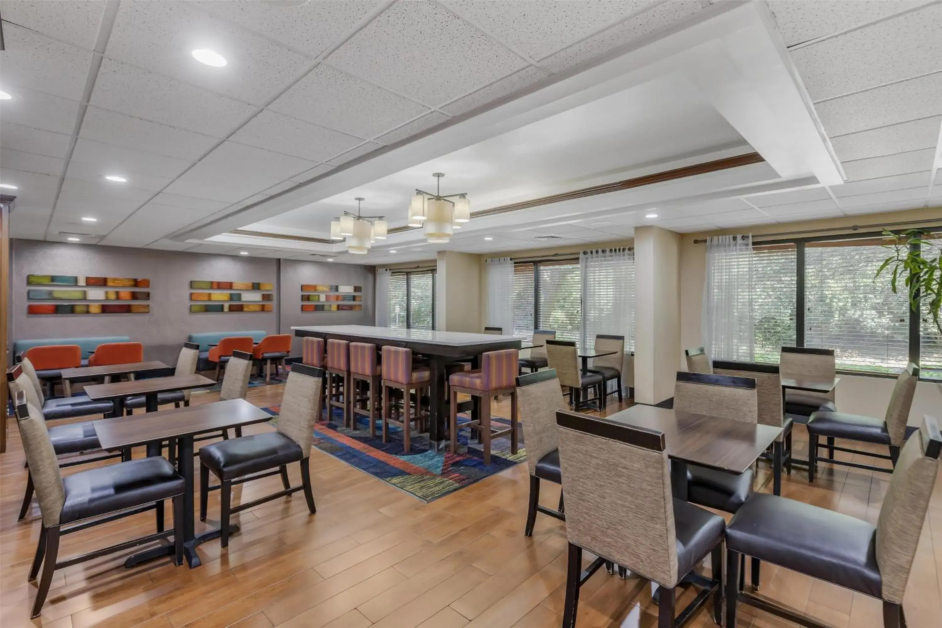 Breakfast in Best Western Plus Lexington Inn Breakfast in Best Western Plus Lexington Inn