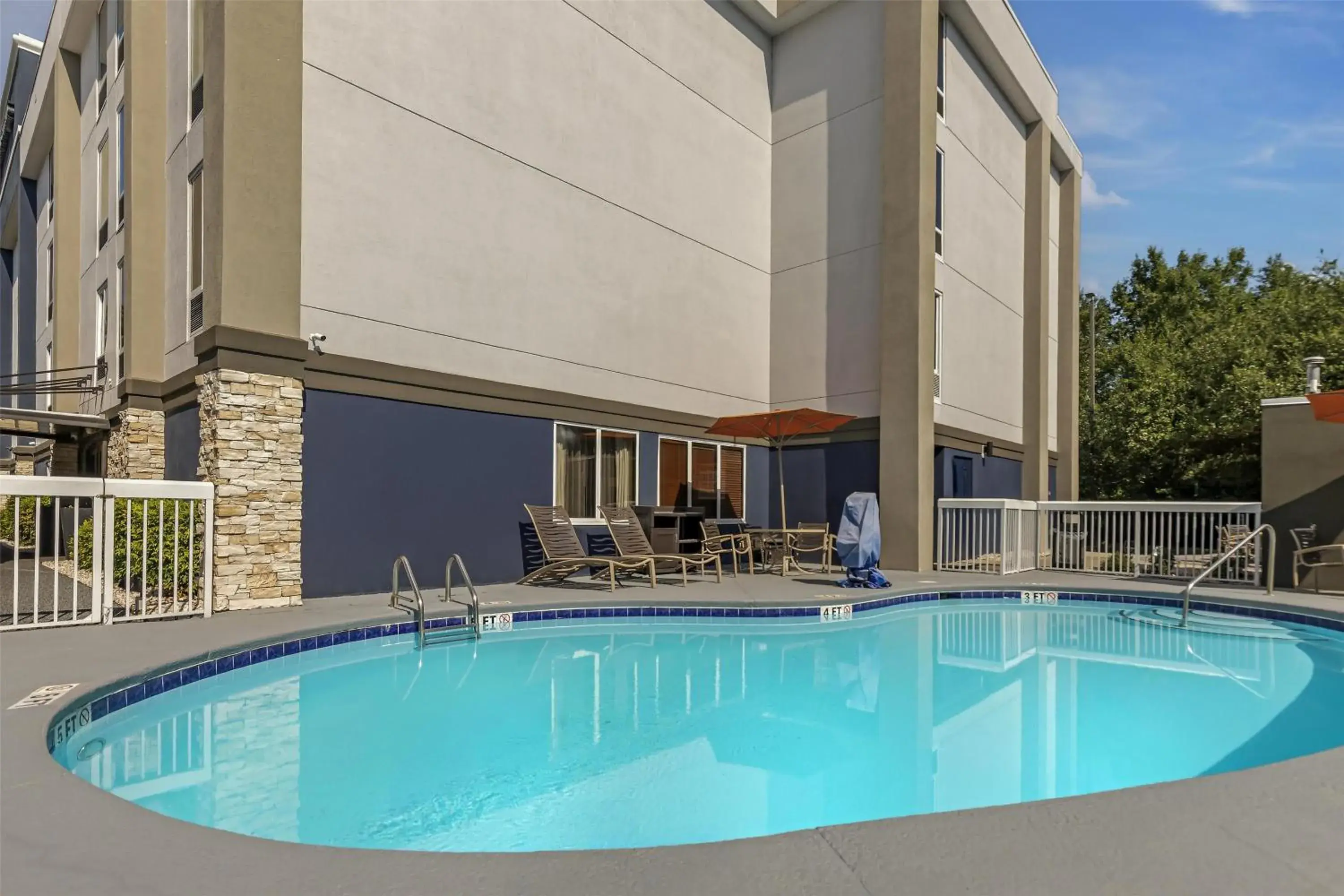 Pool view in Best Western Plus Lexington Inn Pool view in Best Western Plus Lexington Inn