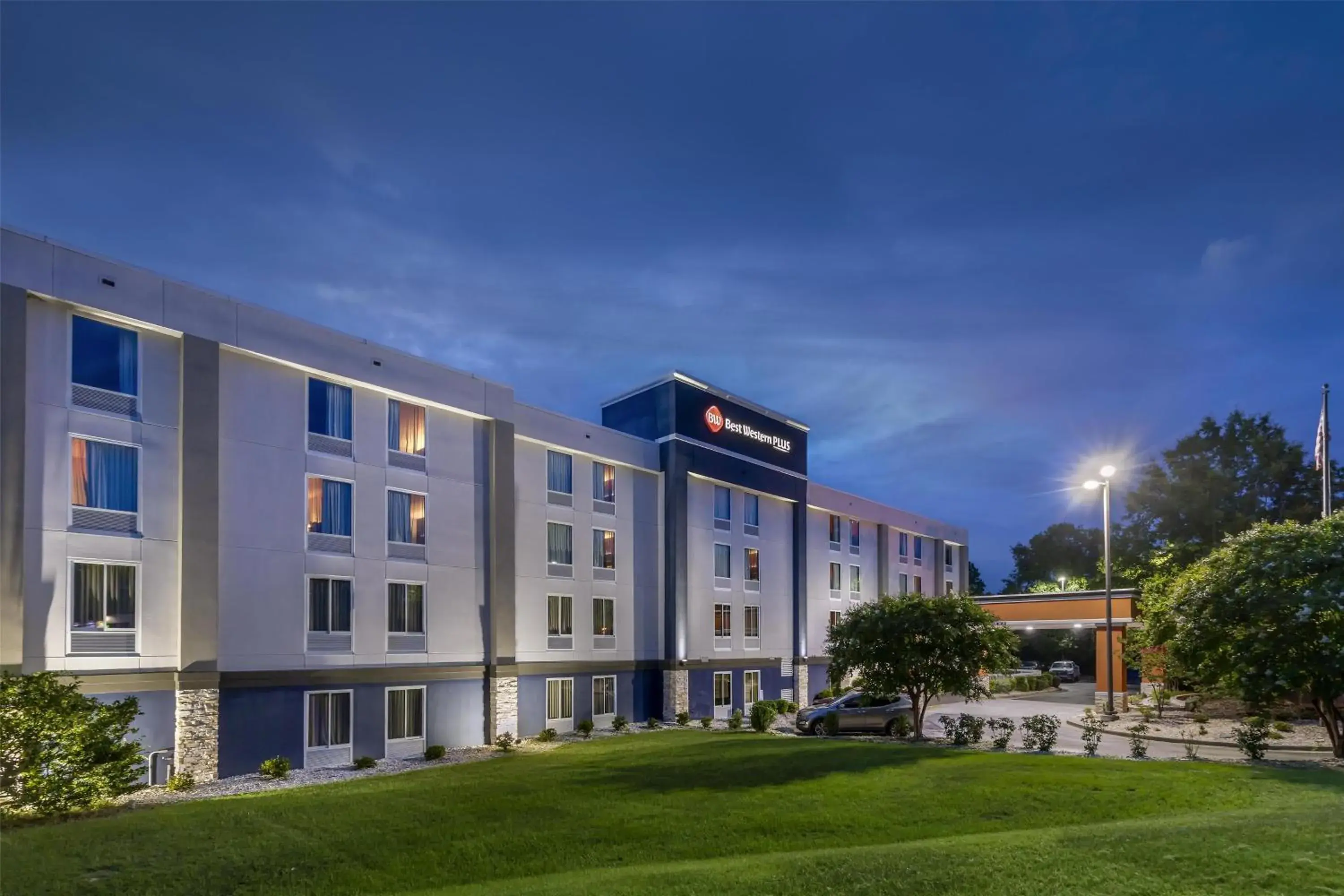 Property building in Best Western Plus Lexington Inn Property building in Best Western Plus Lexington Inn