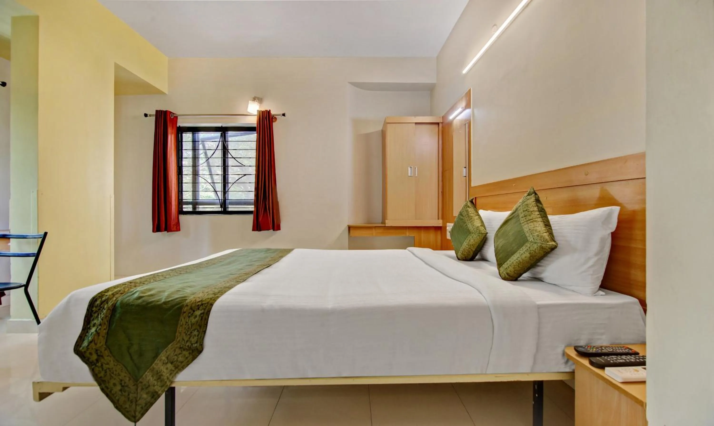 Bedroom, Bed in Itsy Hotels KES Residency, 10 Min From KSR Bengaluru City Junction