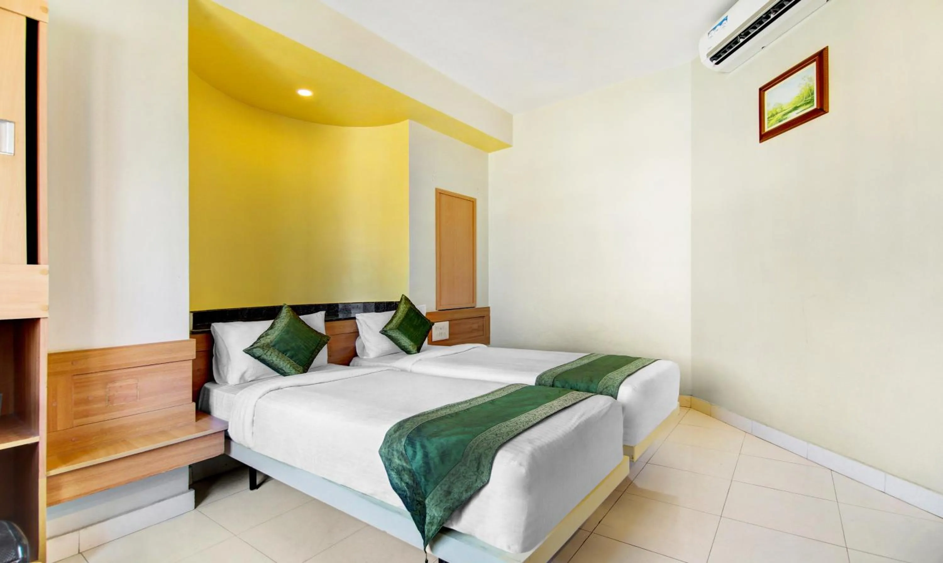 Bedroom, Bed in Itsy Hotels KES Residency, 10 Min From KSR Bengaluru City Junction