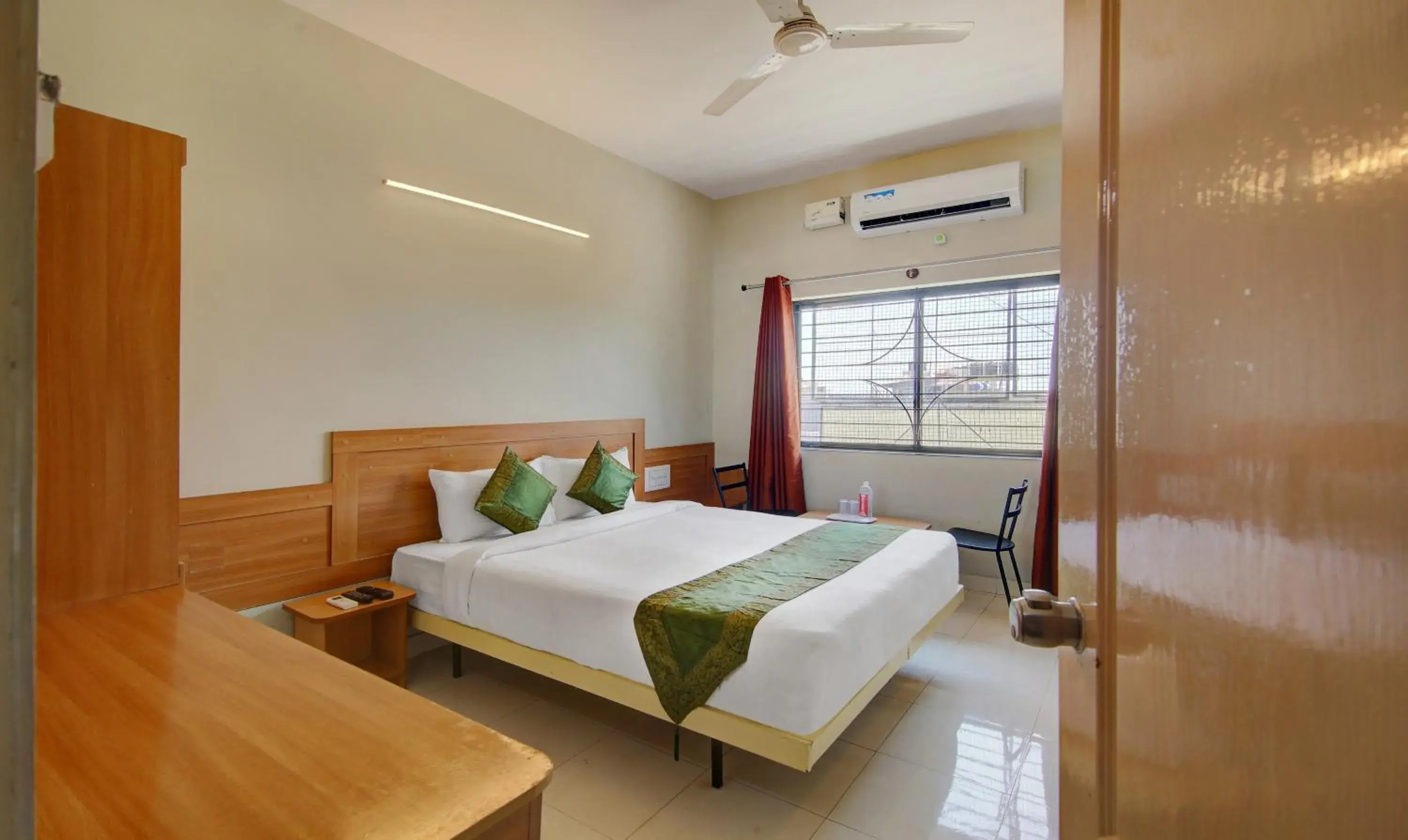 Itsy Hotels KES Residency, 10 Min From KSR Bengaluru City Junction Itsy Hotels KES Residency, 10 Min From KSR Bengaluru City Junction