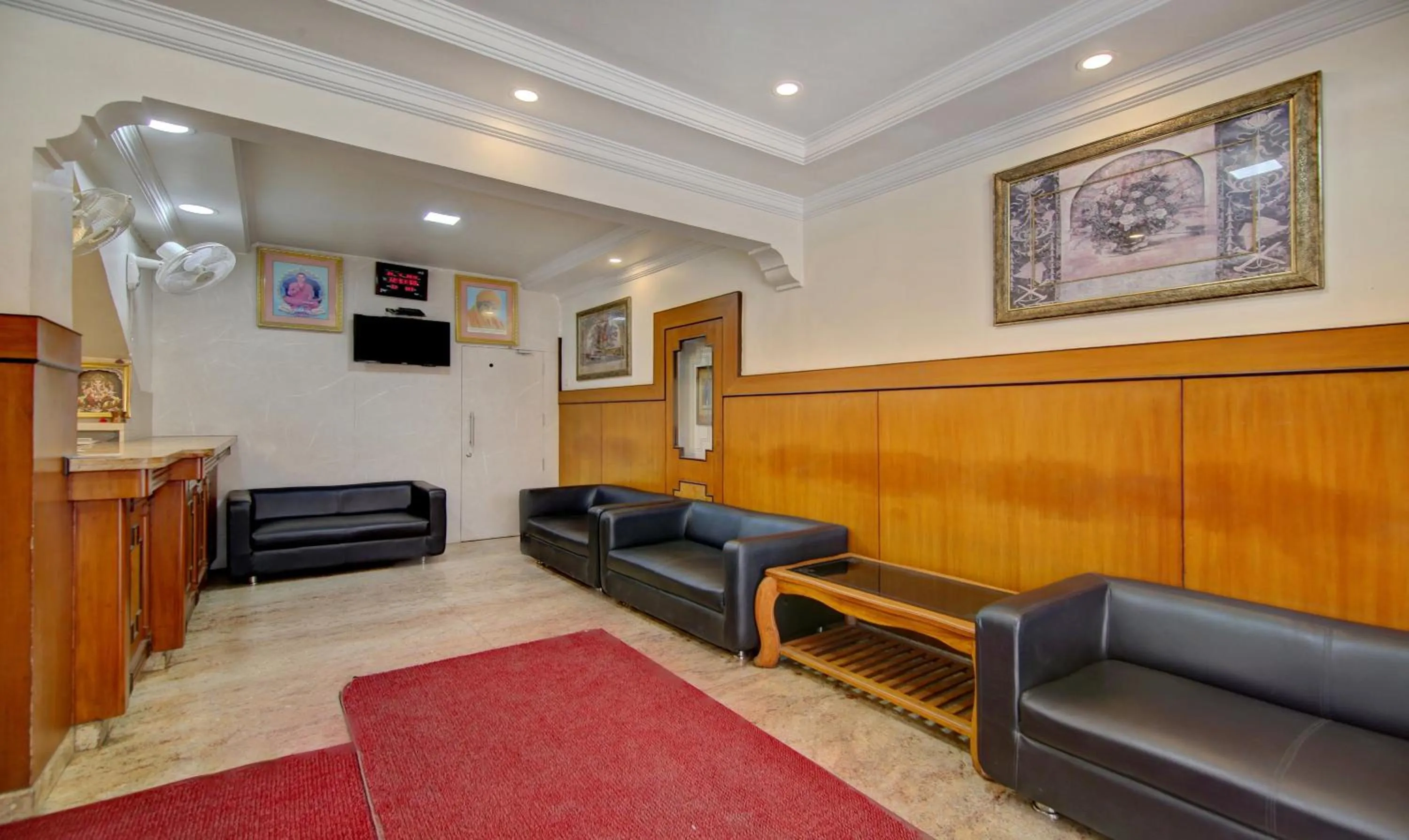 Lobby or reception in Itsy Hotels KES Residency, 10 Min From KSR Bengaluru City Junction