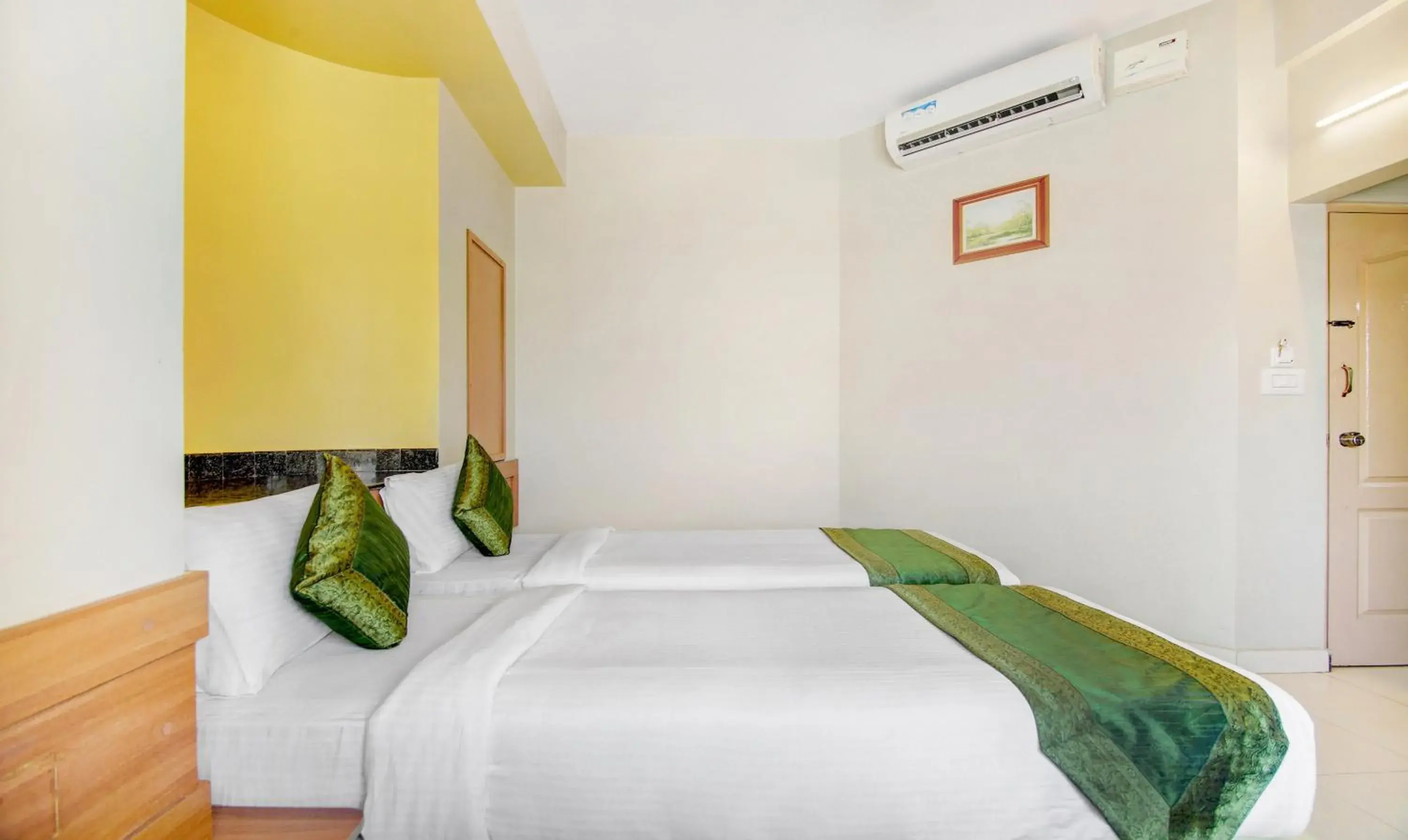 Bedroom, Bed in Itsy Hotels KES Residency, 10 Min From KSR Bengaluru City Junction Bedroom, Bed in Itsy Hotels KES Residency, 10 Min From KSR Bengaluru City Junction