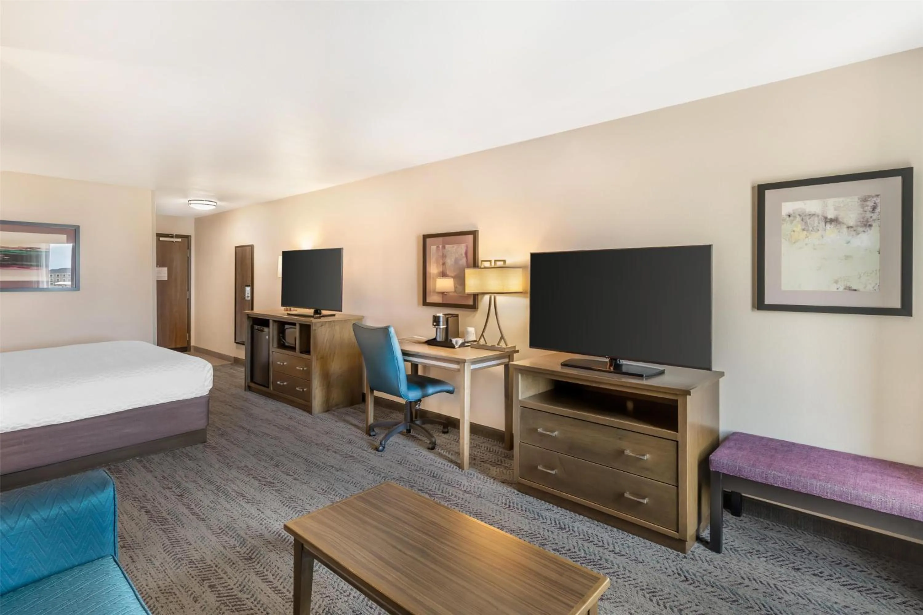 Photo of the whole room, Bed in Best Western Plus Rapid City Rushmore