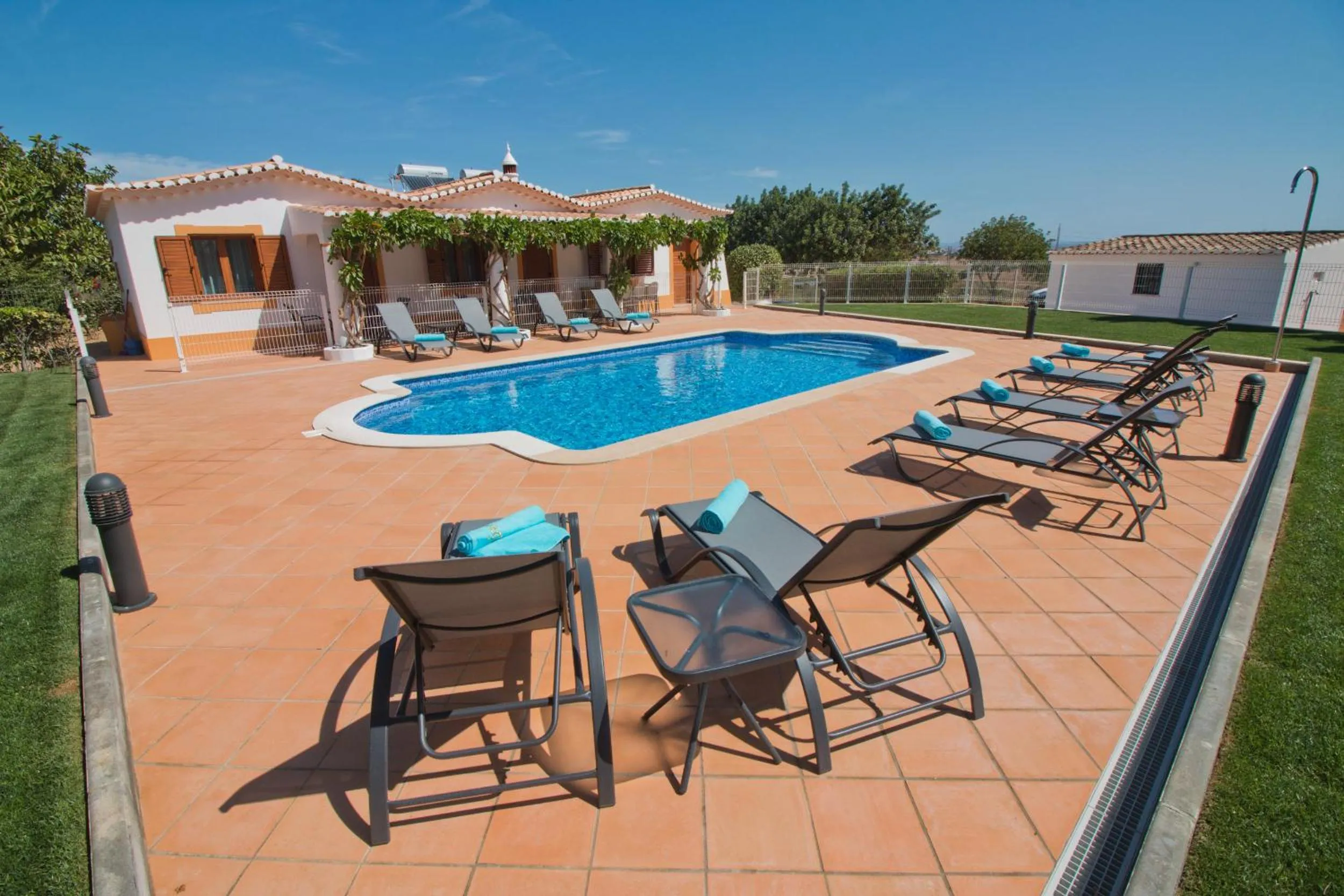 Pool view in Casa da Ladeira Branca