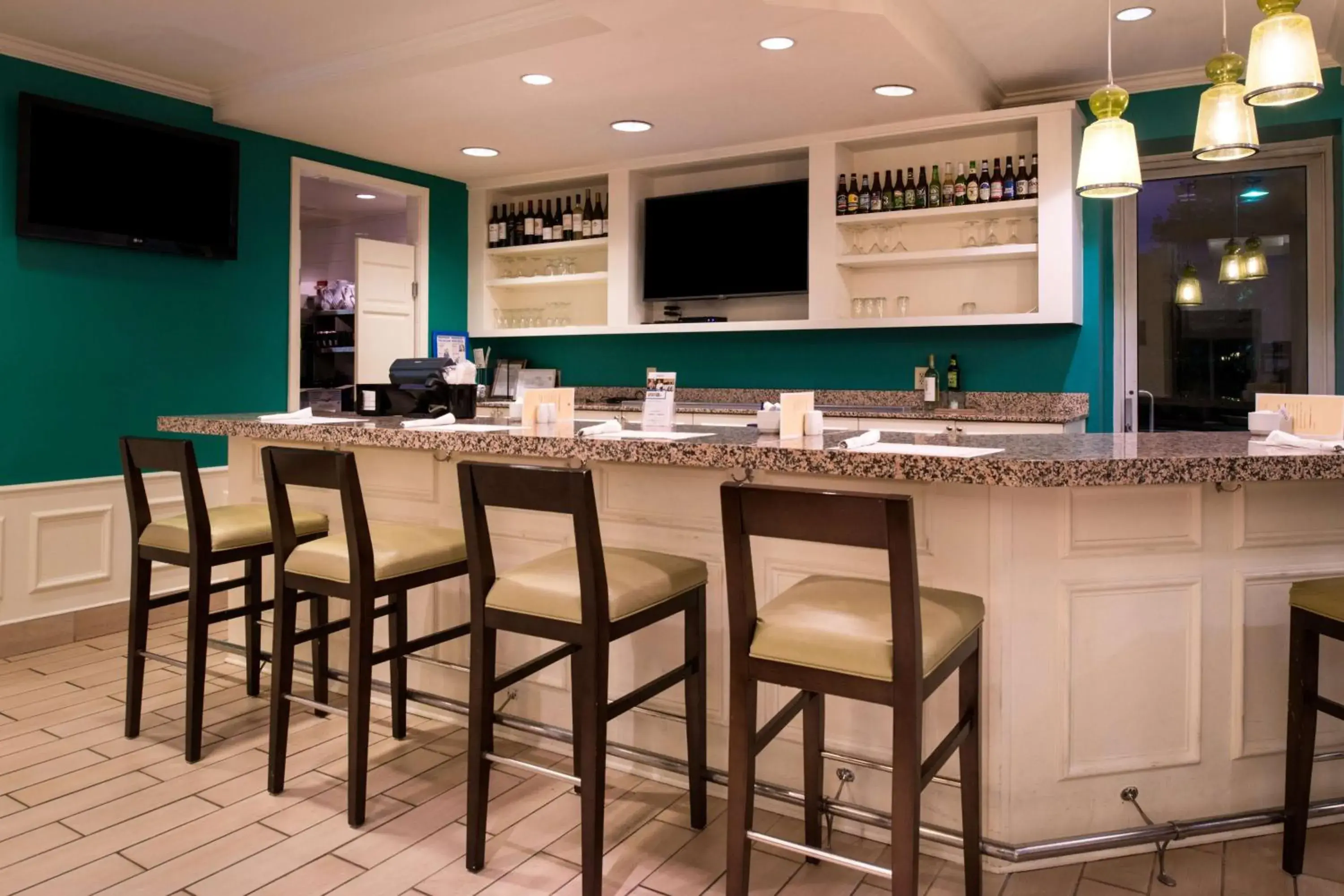 Lounge or bar in Hilton Garden Inn White Marsh Lounge or bar in Hilton Garden Inn White Marsh