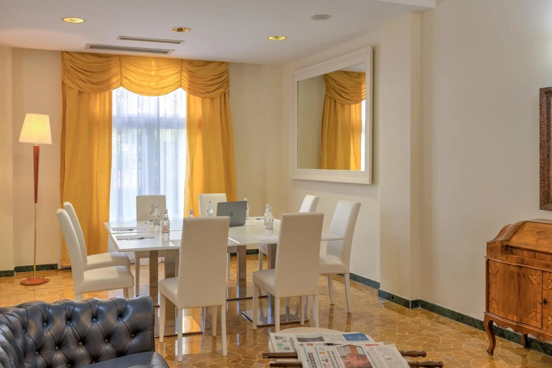 Communal lounge/ TV room in Hotel Galeazzi