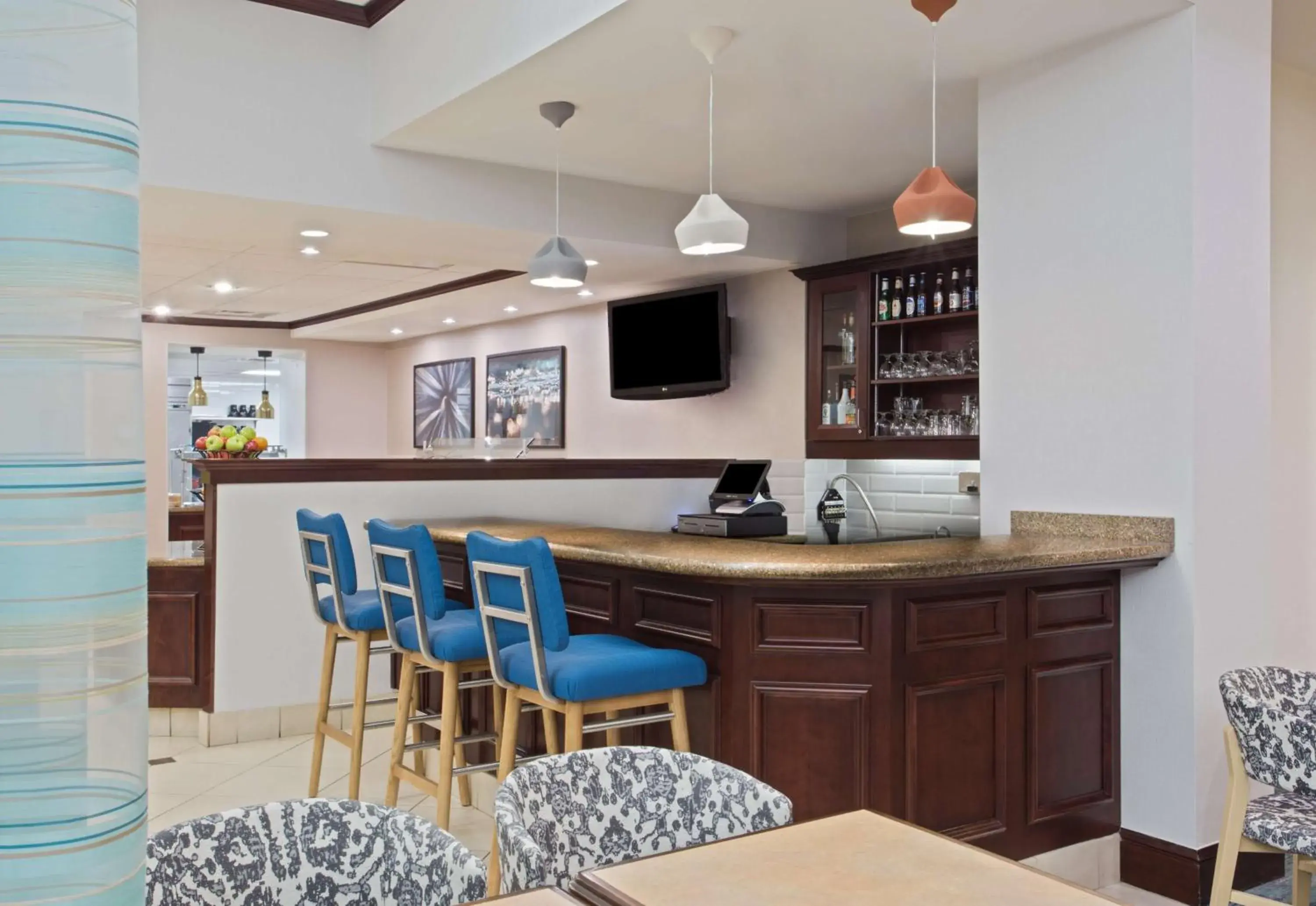 Lounge or bar in Hilton Garden Inn Annapolis Lounge or bar in Hilton Garden Inn Annapolis