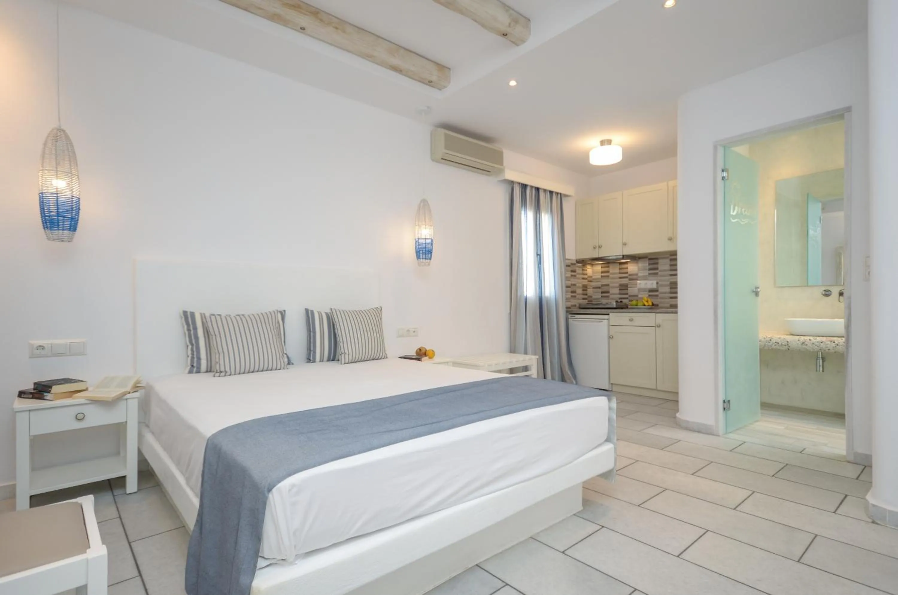 Bed in Summer Dream 1