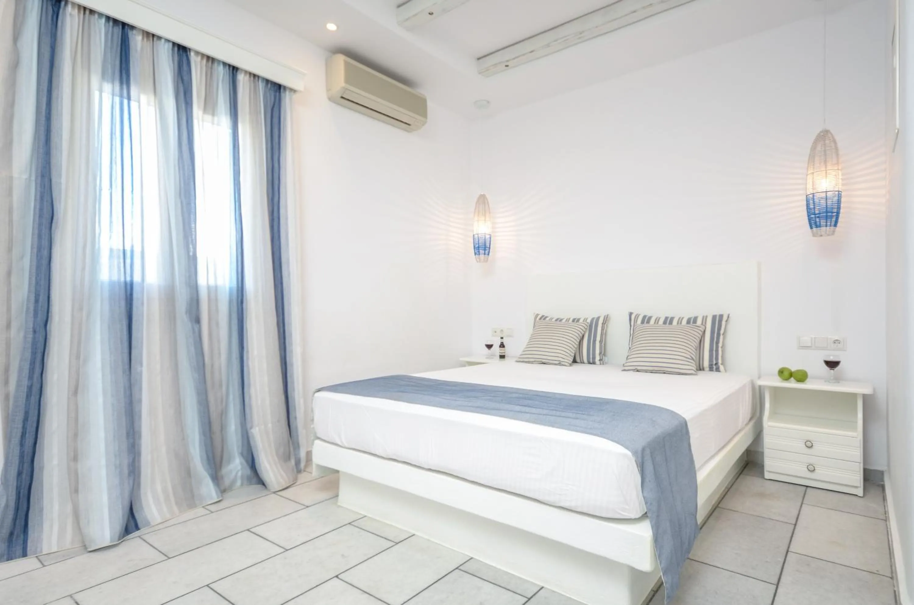 Bed in Summer Dream 1