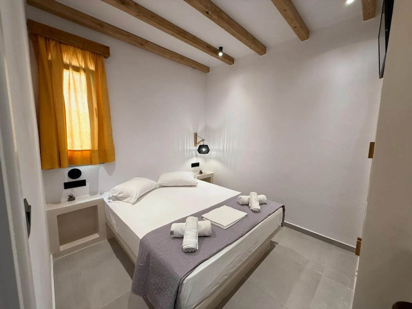 Bed in Summer Dream 1