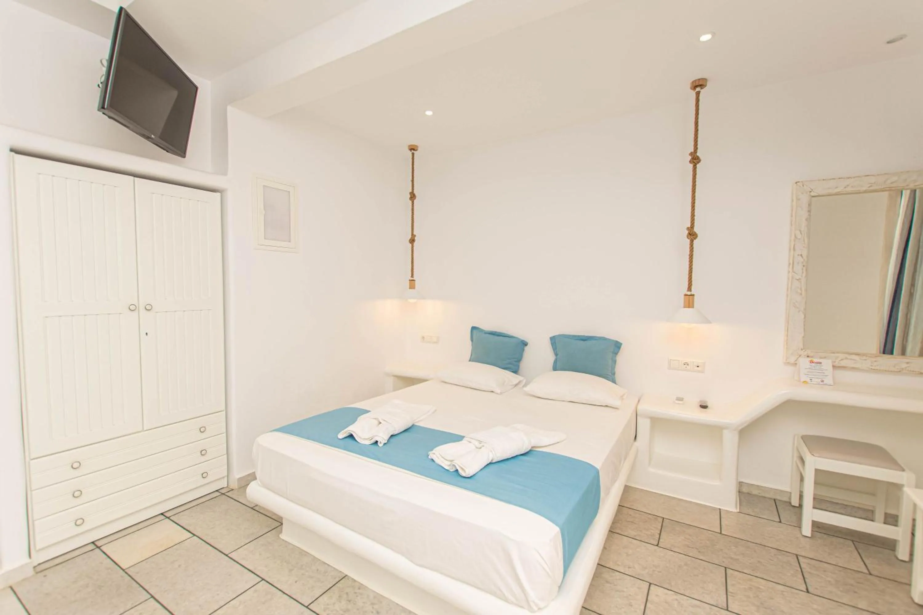 Bed in Summer Dream 1