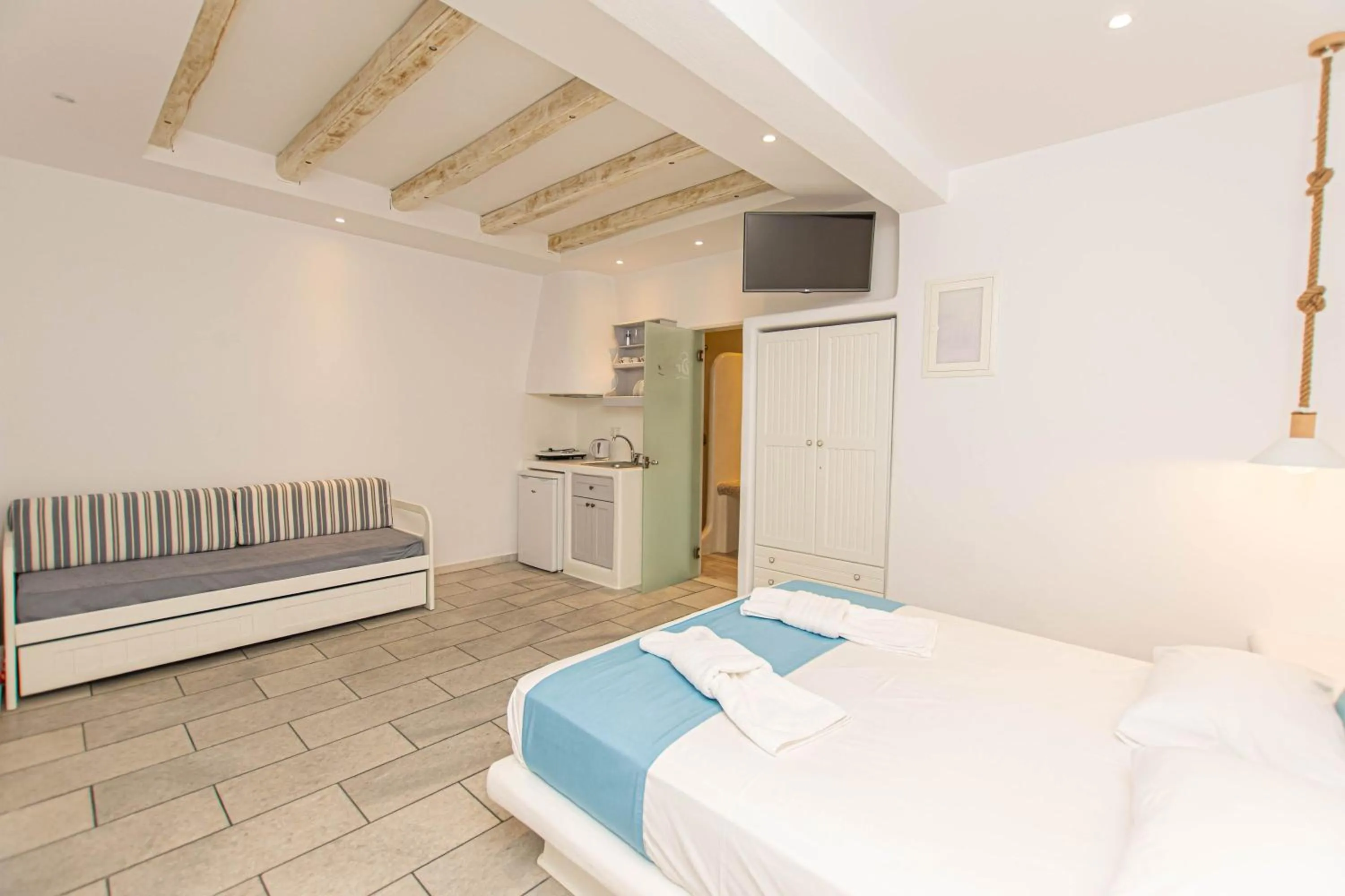 Bed in Summer Dream 1