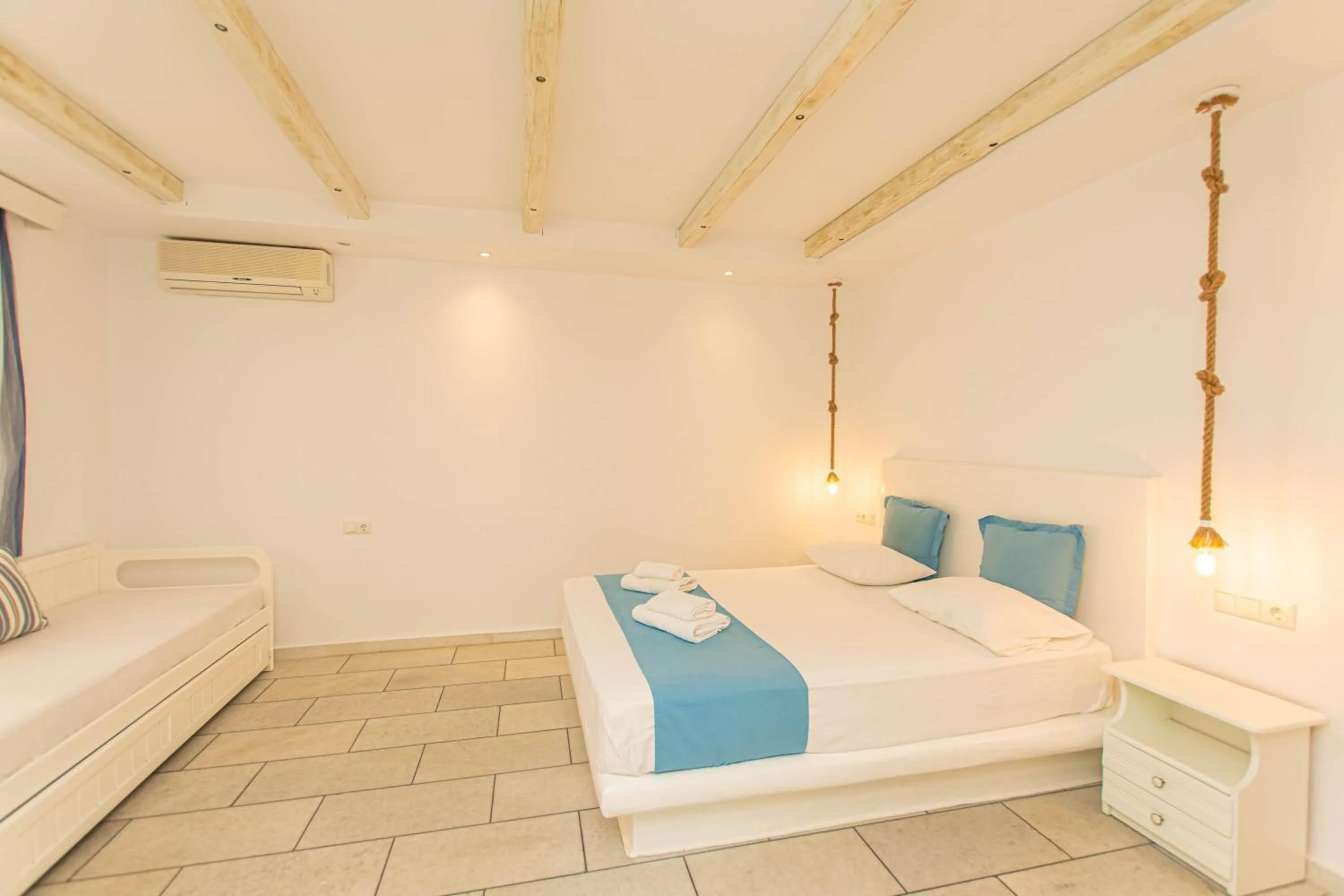 Bed in Summer Dream 1