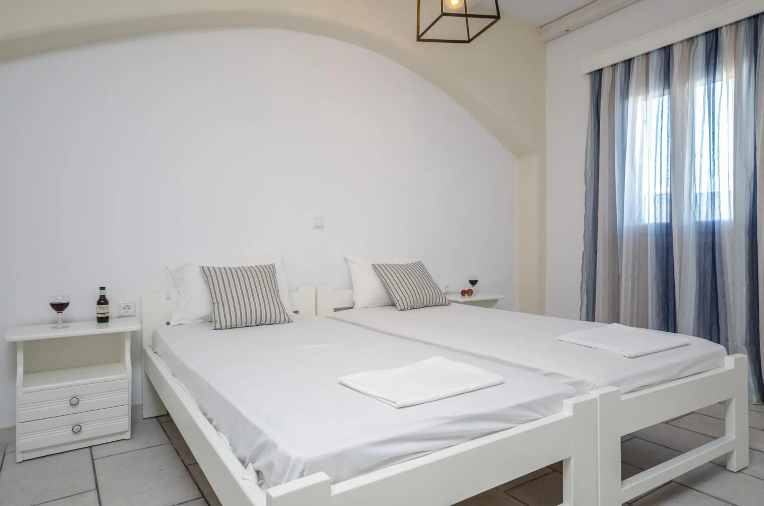 Bed in Summer Dream 1