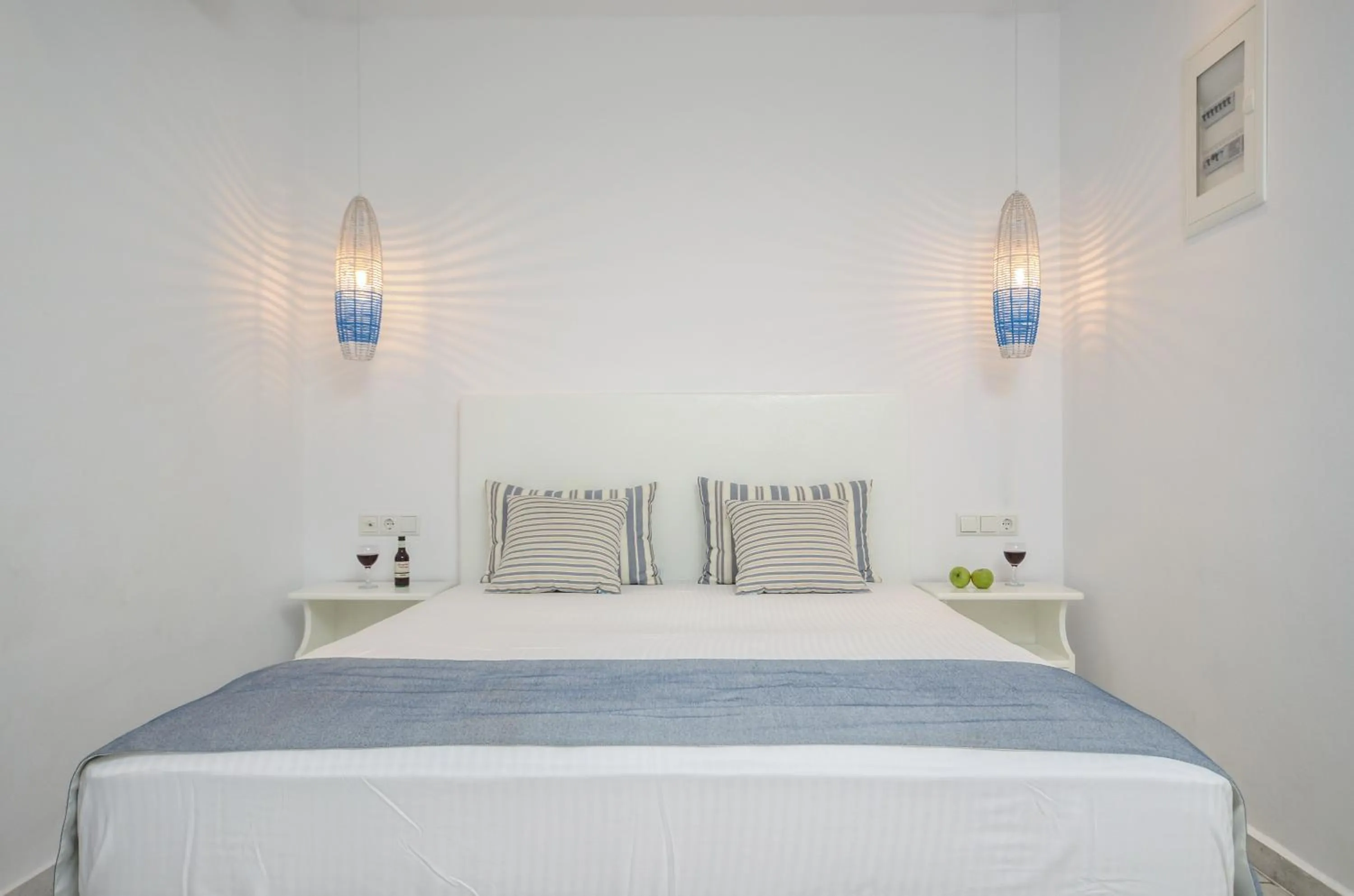 Bed in Summer Dream 1