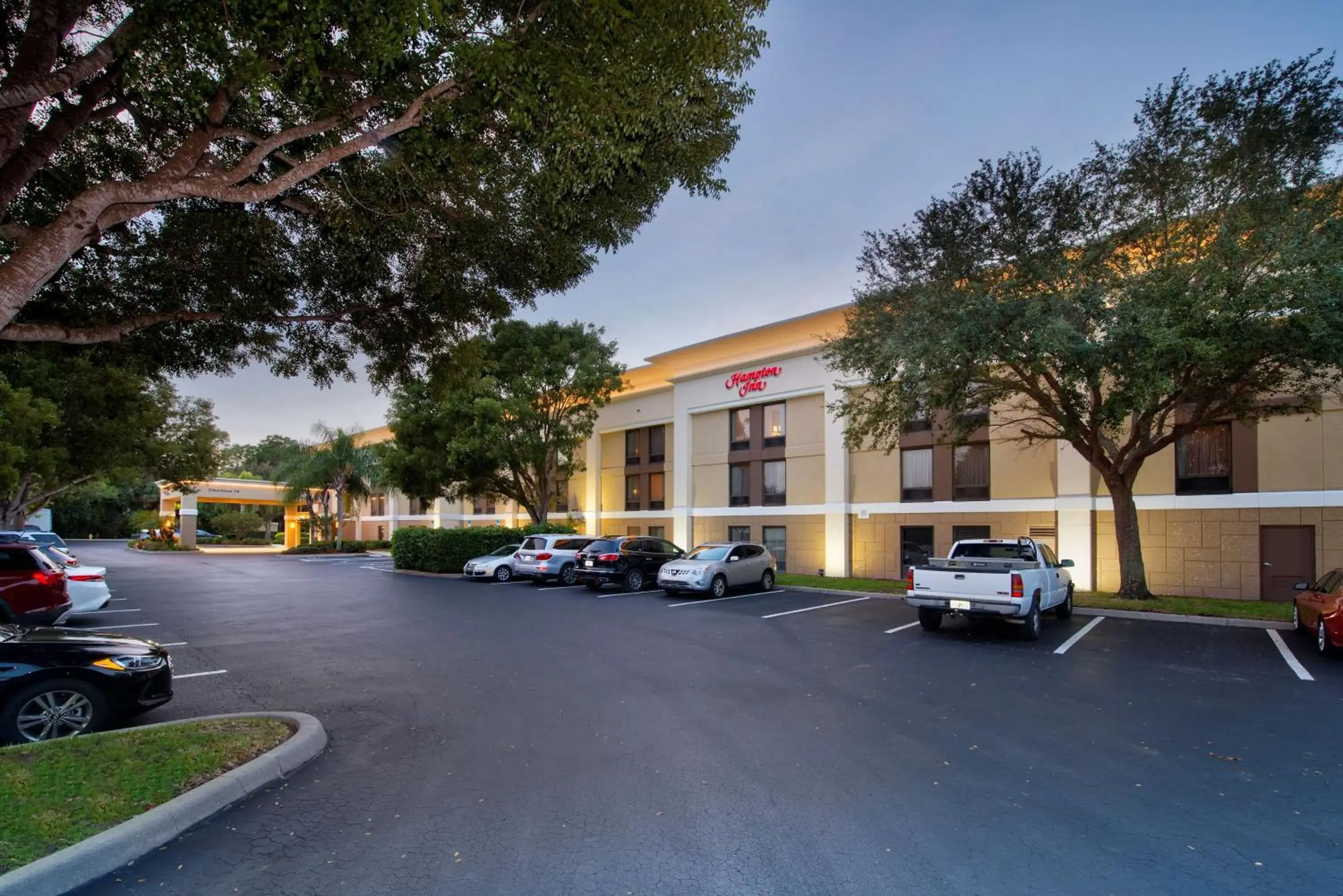 Property building in Hampton Inn Naples - I-75 Property building in Hampton Inn Naples - I-75
