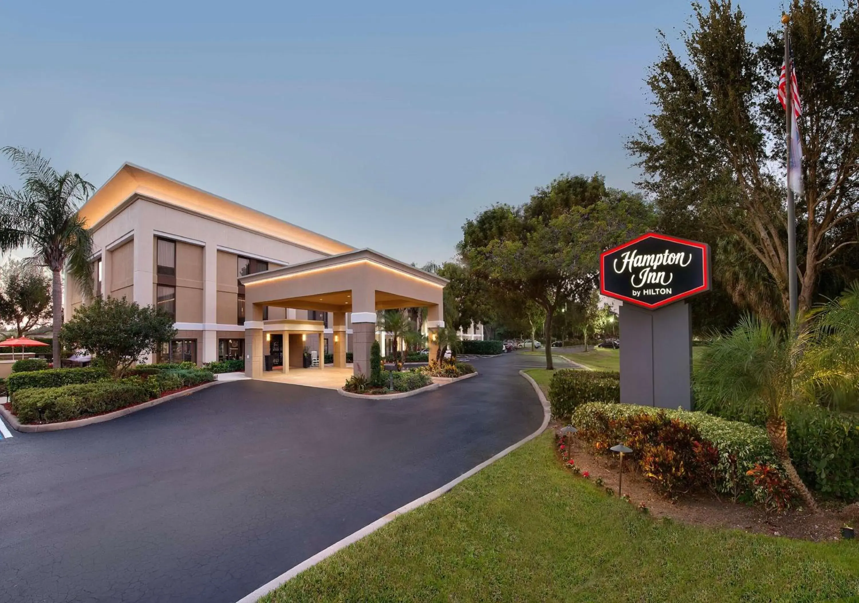 Property building in Hampton Inn Naples - I-75 Property building in Hampton Inn Naples - I-75