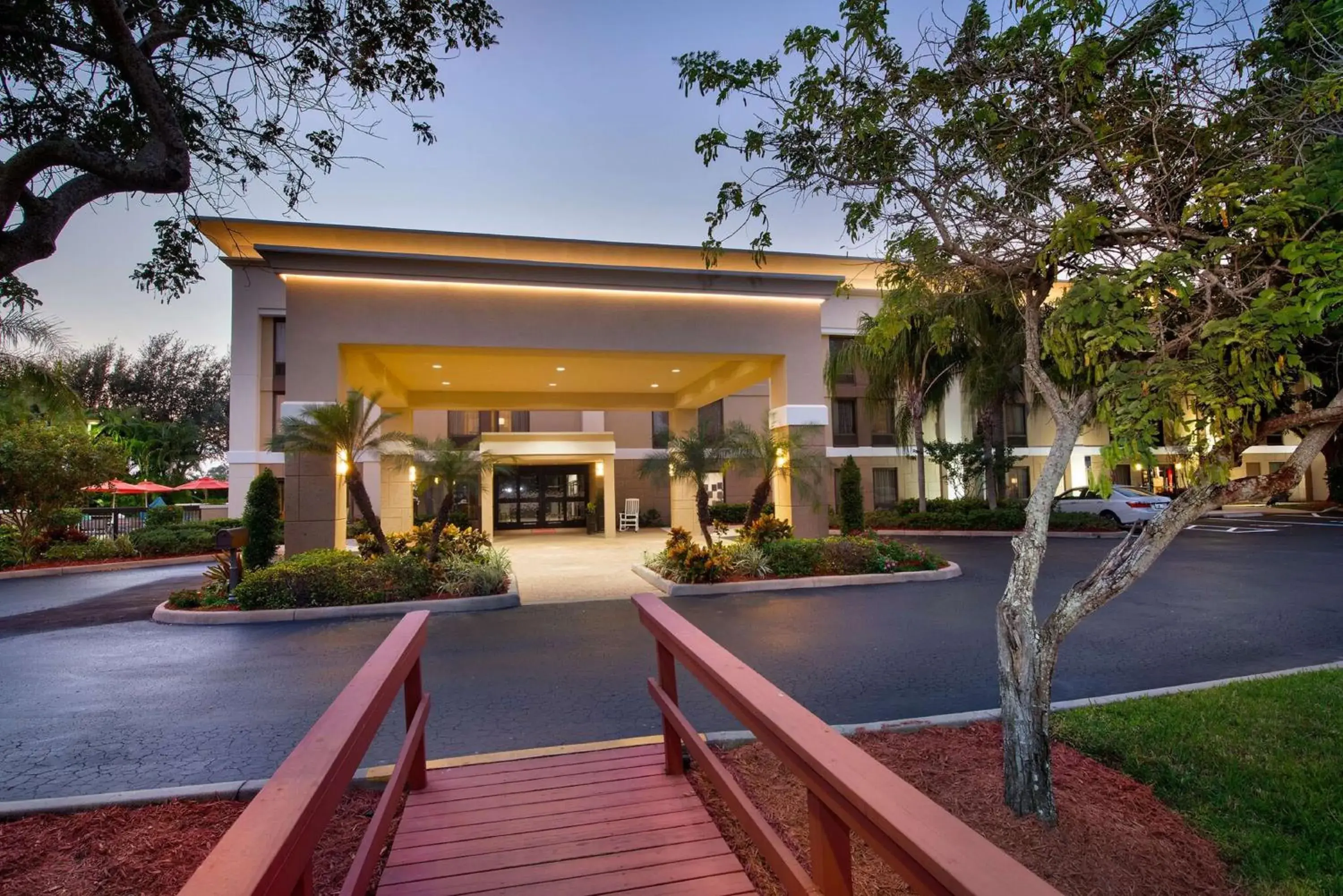 Property building in Hampton Inn Naples - I-75 Property building in Hampton Inn Naples - I-75