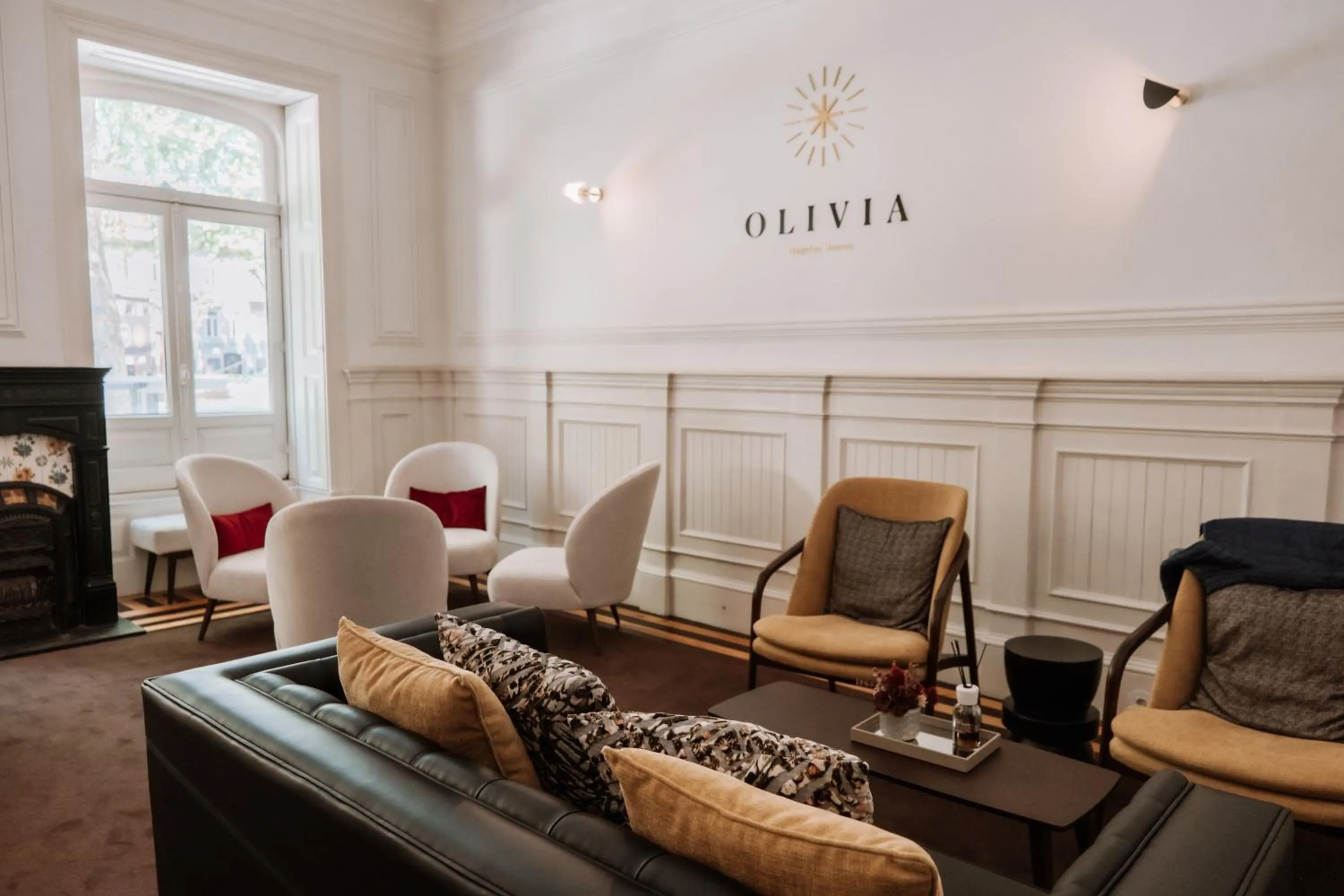 Living room in Marquês Garden House by Olivia