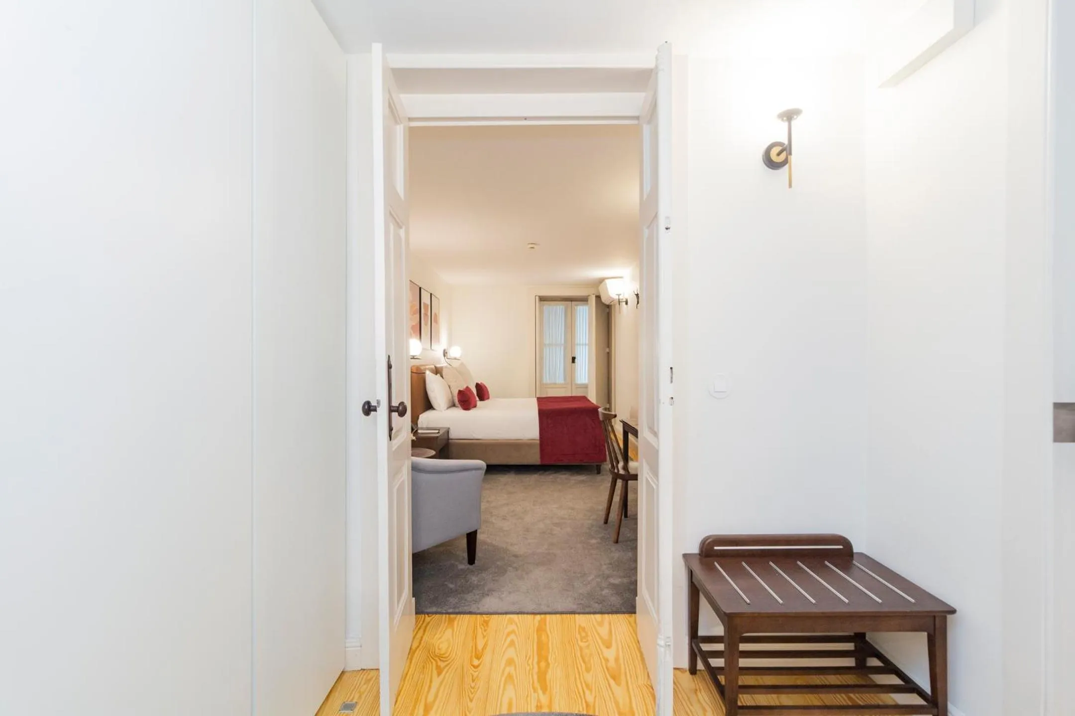 Bedroom, Bed in Marquês Garden House by Olivia