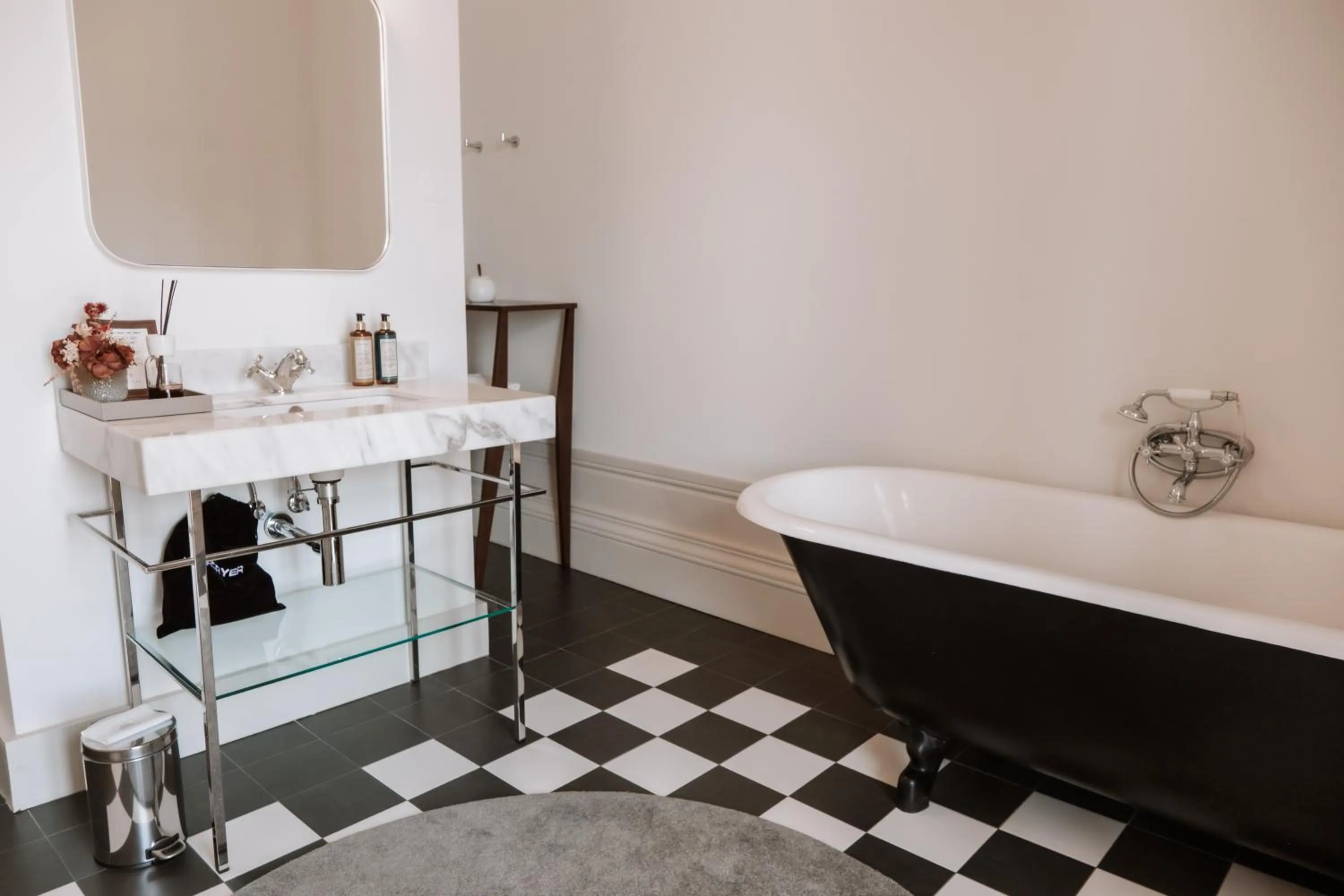 Bath in Marquês Garden House by Olivia