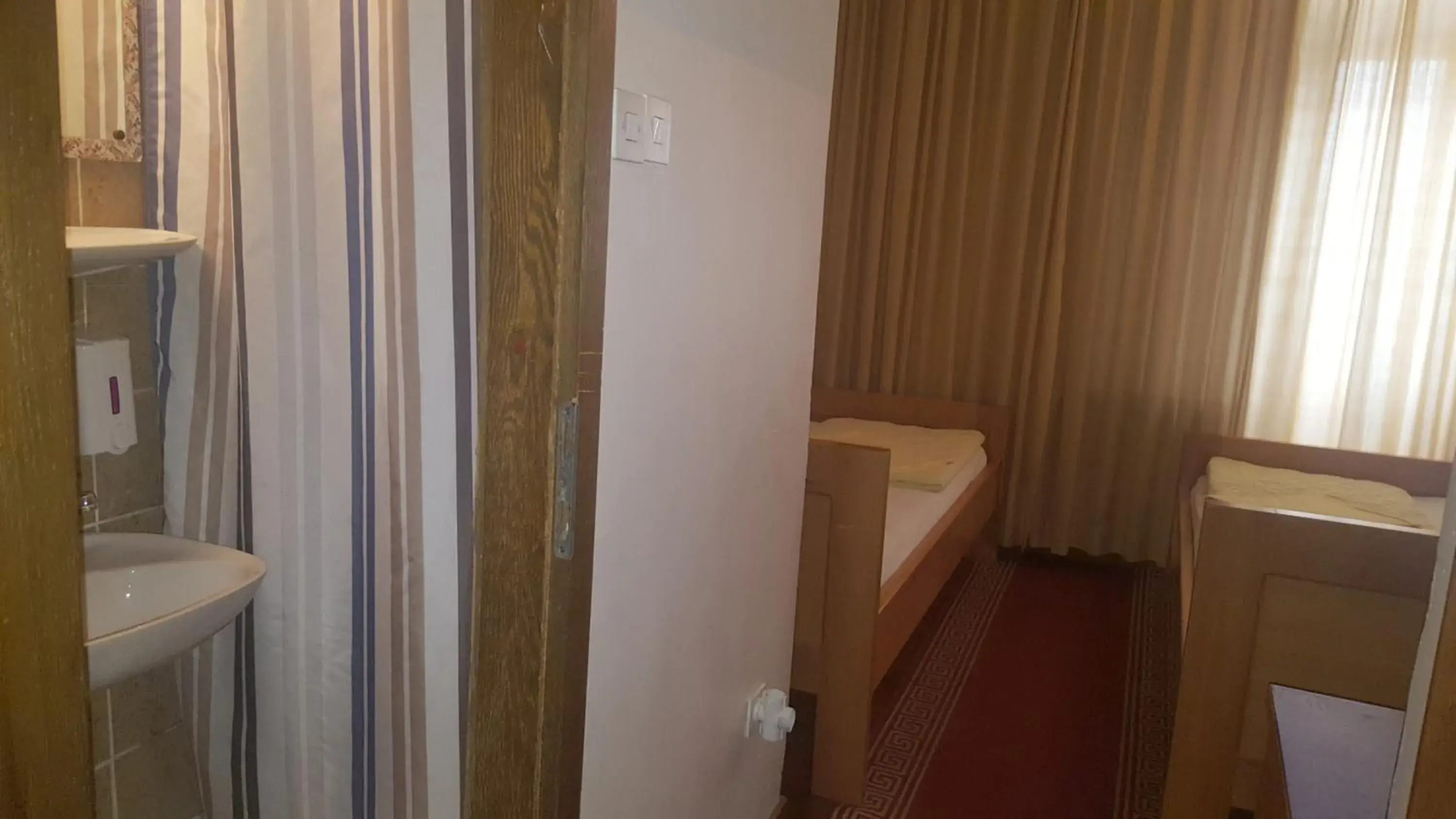 Single Room with Private Bathroom in HI Hostel Zagreb Single Room with Private Bathroom in HI Hostel Zagreb