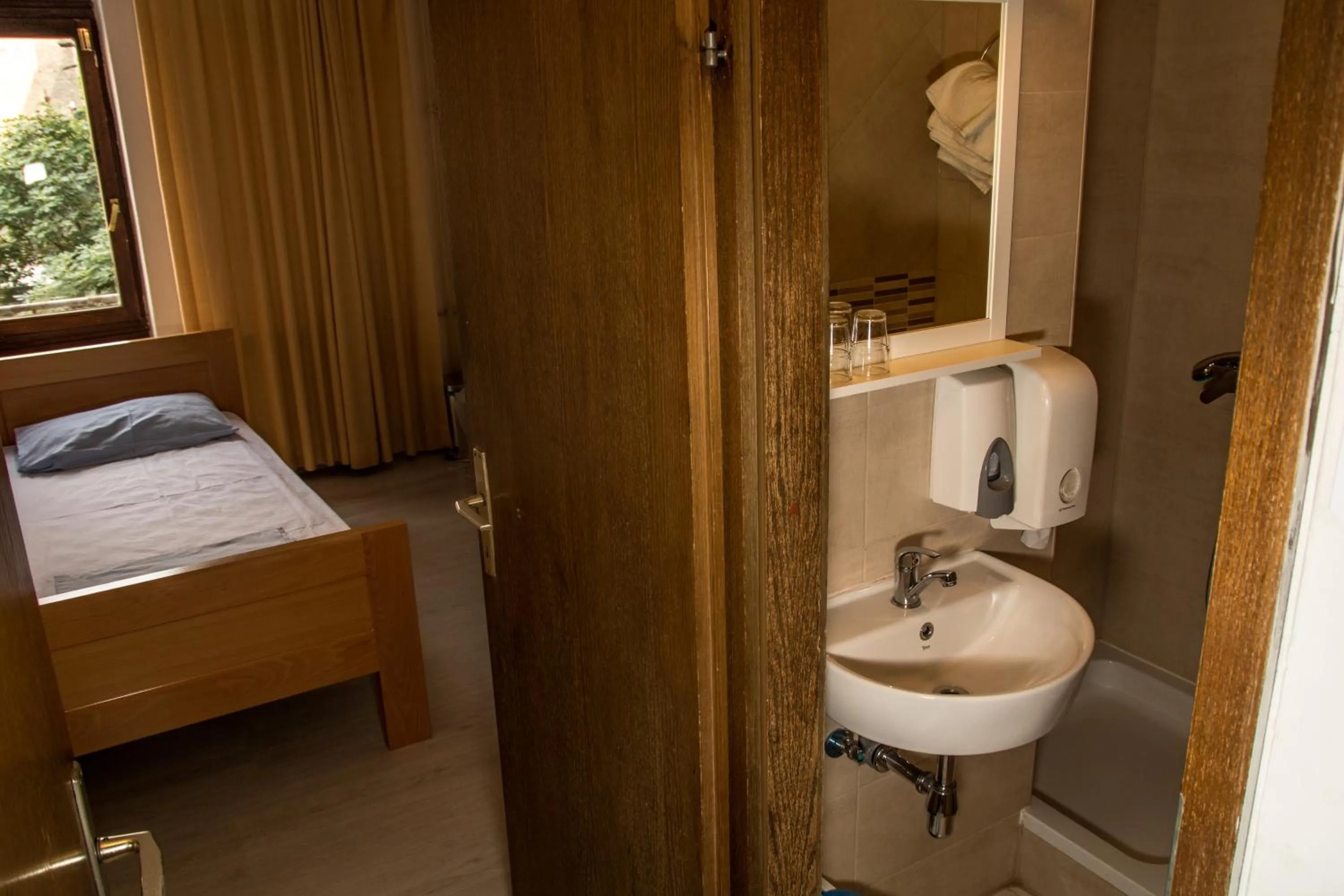 Bathroom, Bed in HI Hostel Zagreb