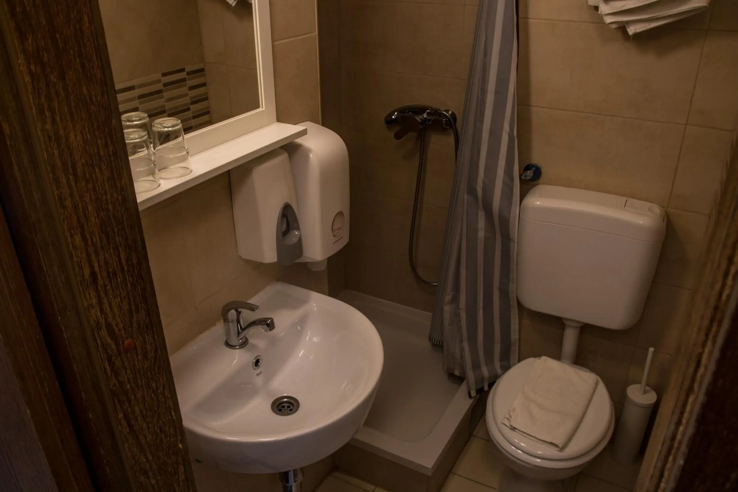 Twin Room with Private Bathroom in HI Hostel Zagreb Twin Room with Private Bathroom in HI Hostel Zagreb