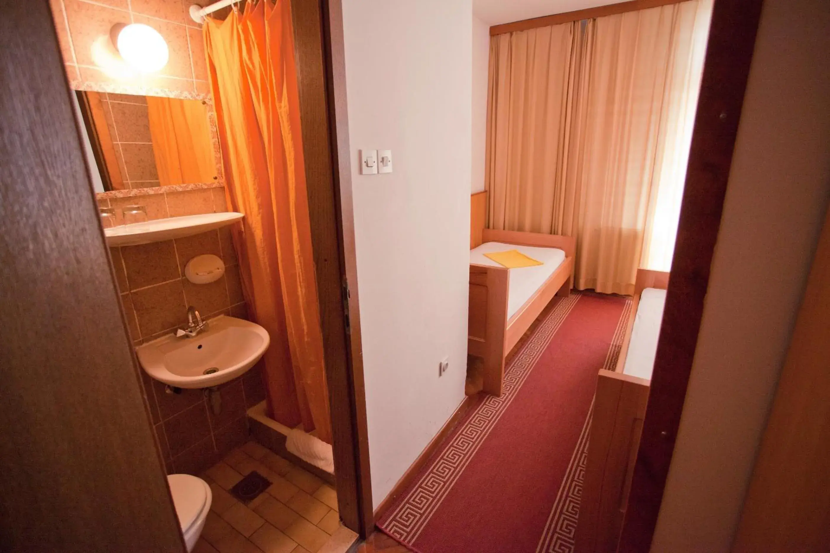 Twin Room with Private Bathroom in HI Hostel Zagreb Twin Room with Private Bathroom in HI Hostel Zagreb