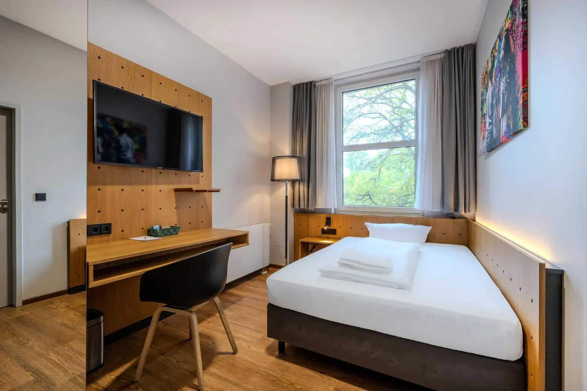 Photo of the whole room, Bed in mk hotel berlin Photo of the whole room, Bed in mk hotel berlin