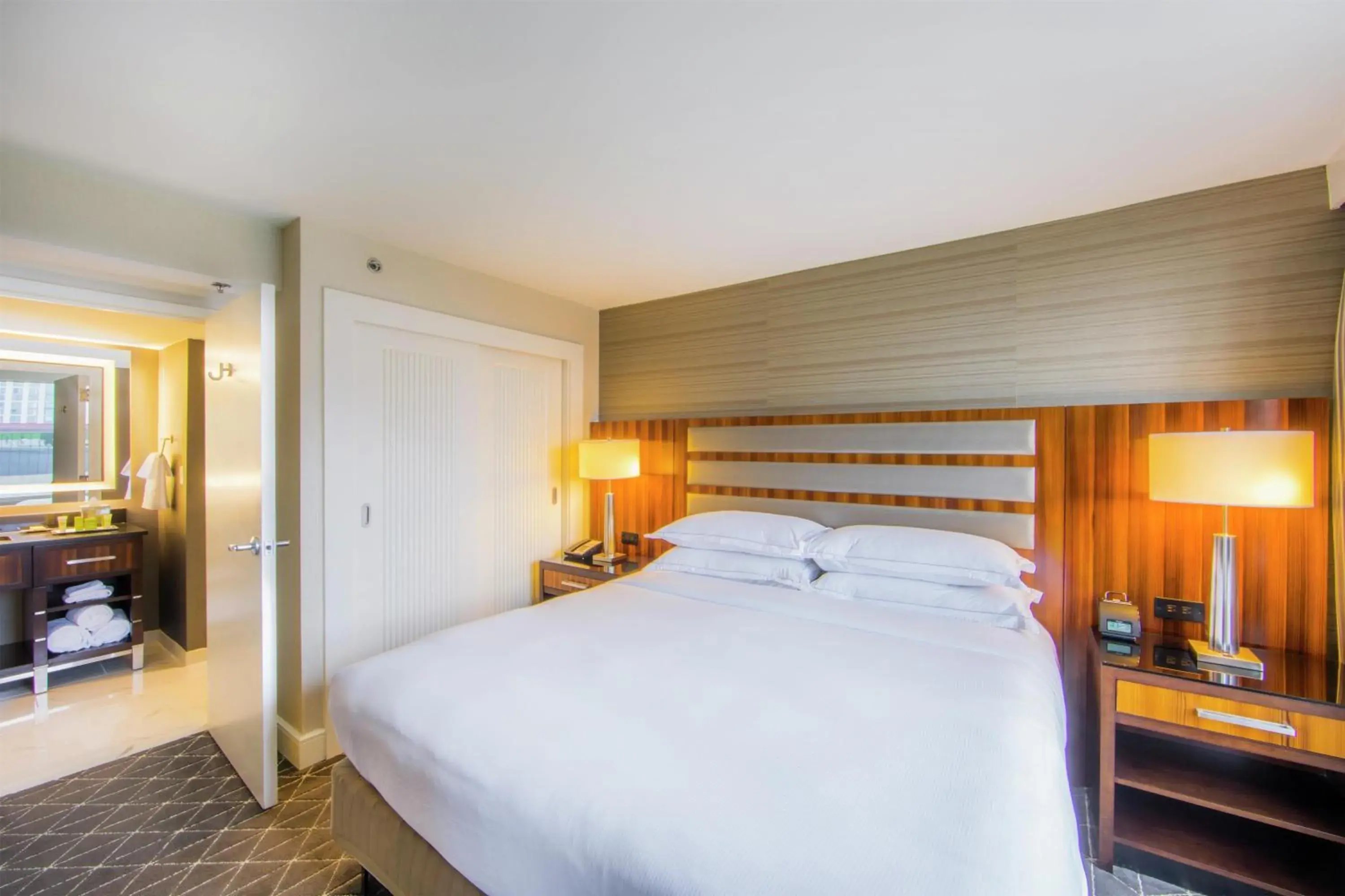 Living room, Bed in Hilton Nashville Downtown Living room, Bed in Hilton Nashville Downtown