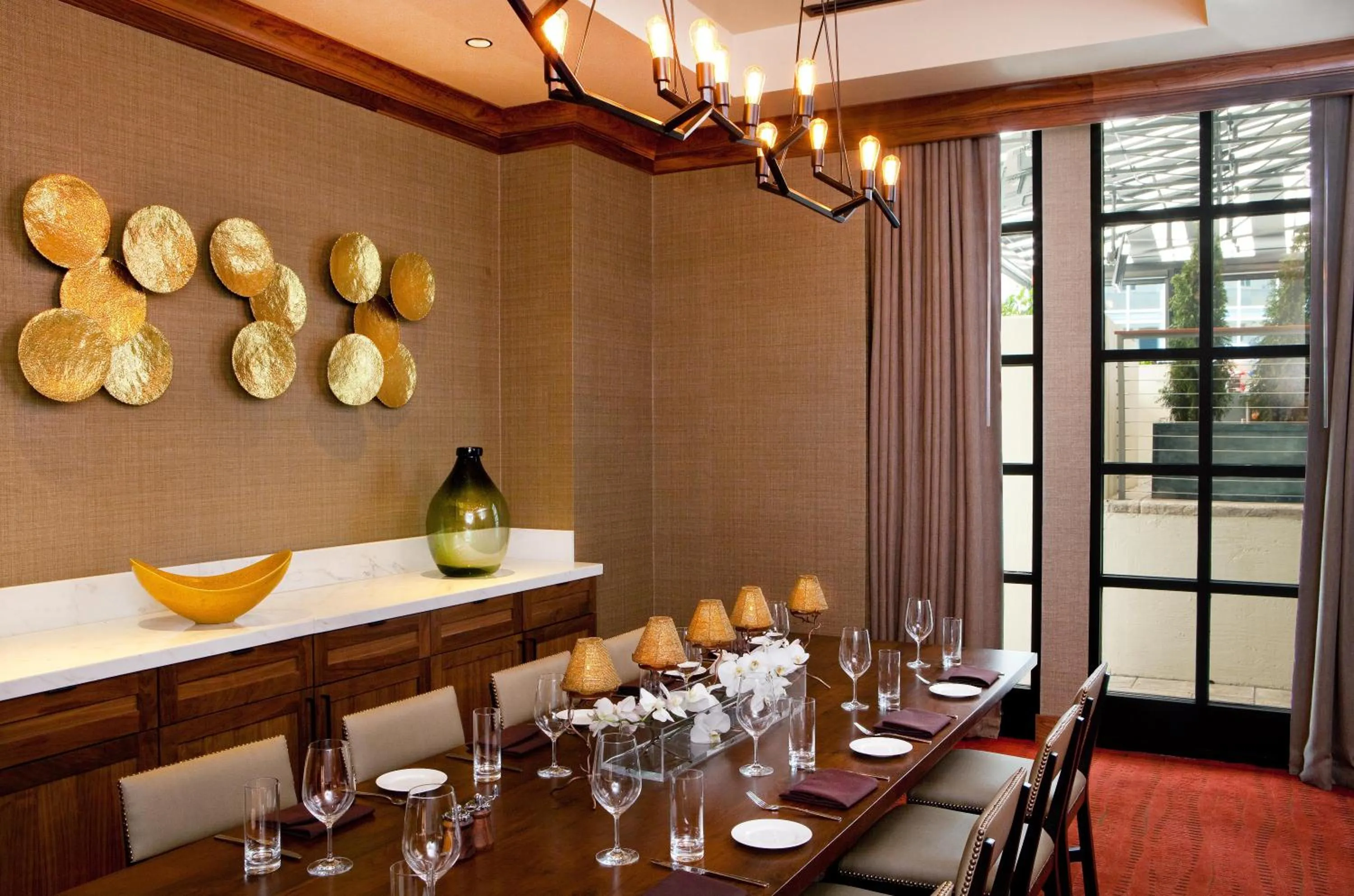 Restaurant/places to eat in Hilton Nashville Downtown