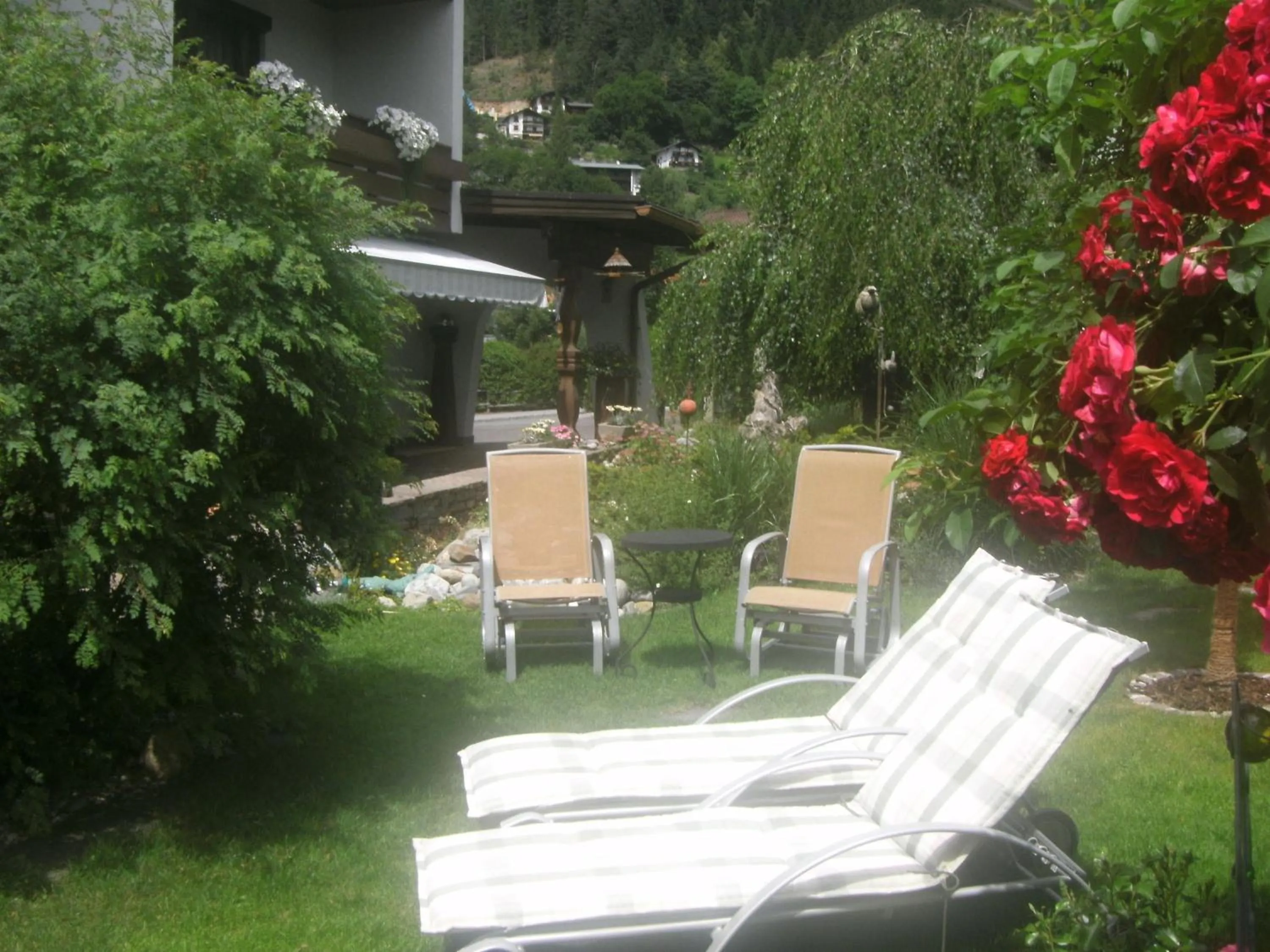 Garden in Pension Garni Gerhard