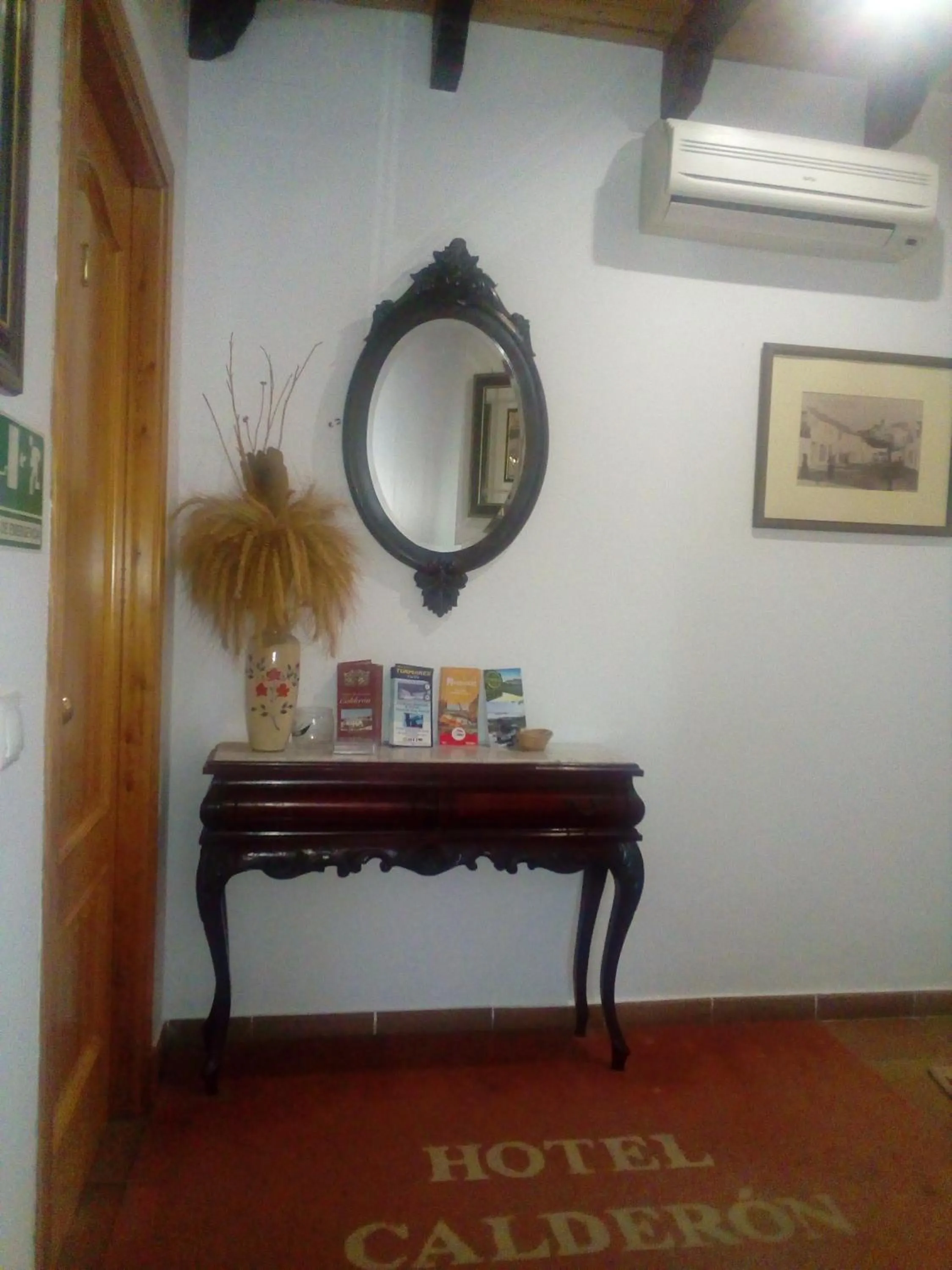 Lobby or reception in Hotel Restaurante Calderon