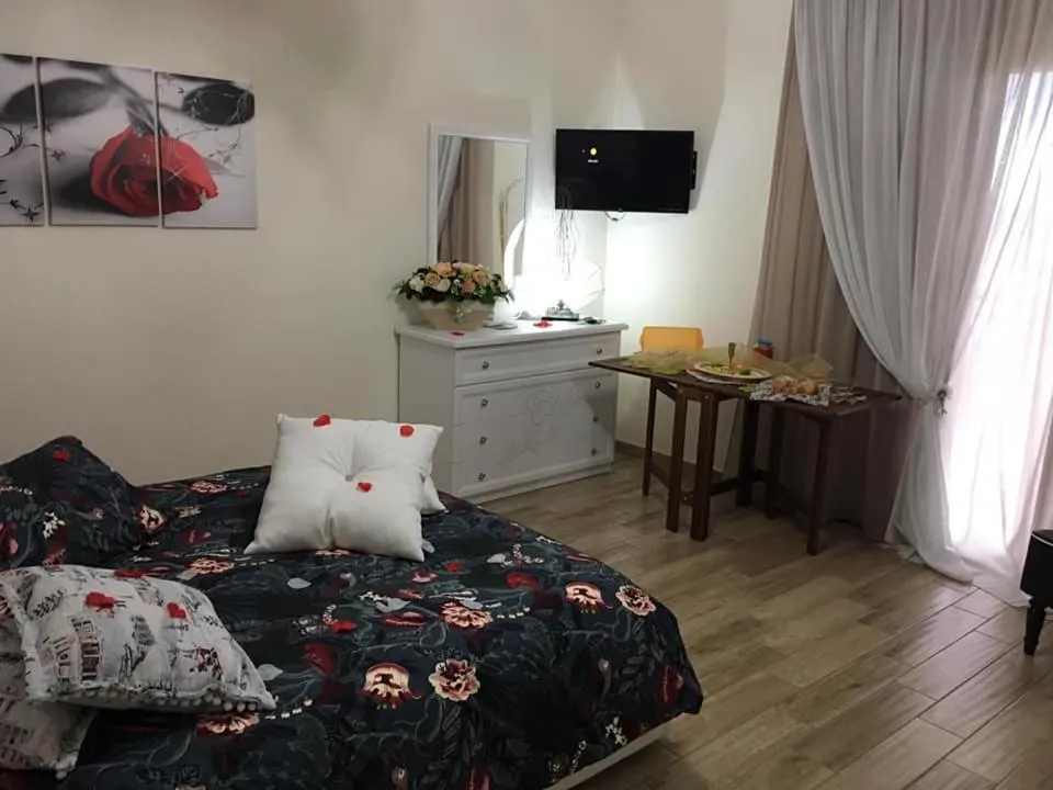 Communal lounge/ TV room, Bed in B & B Evergreen