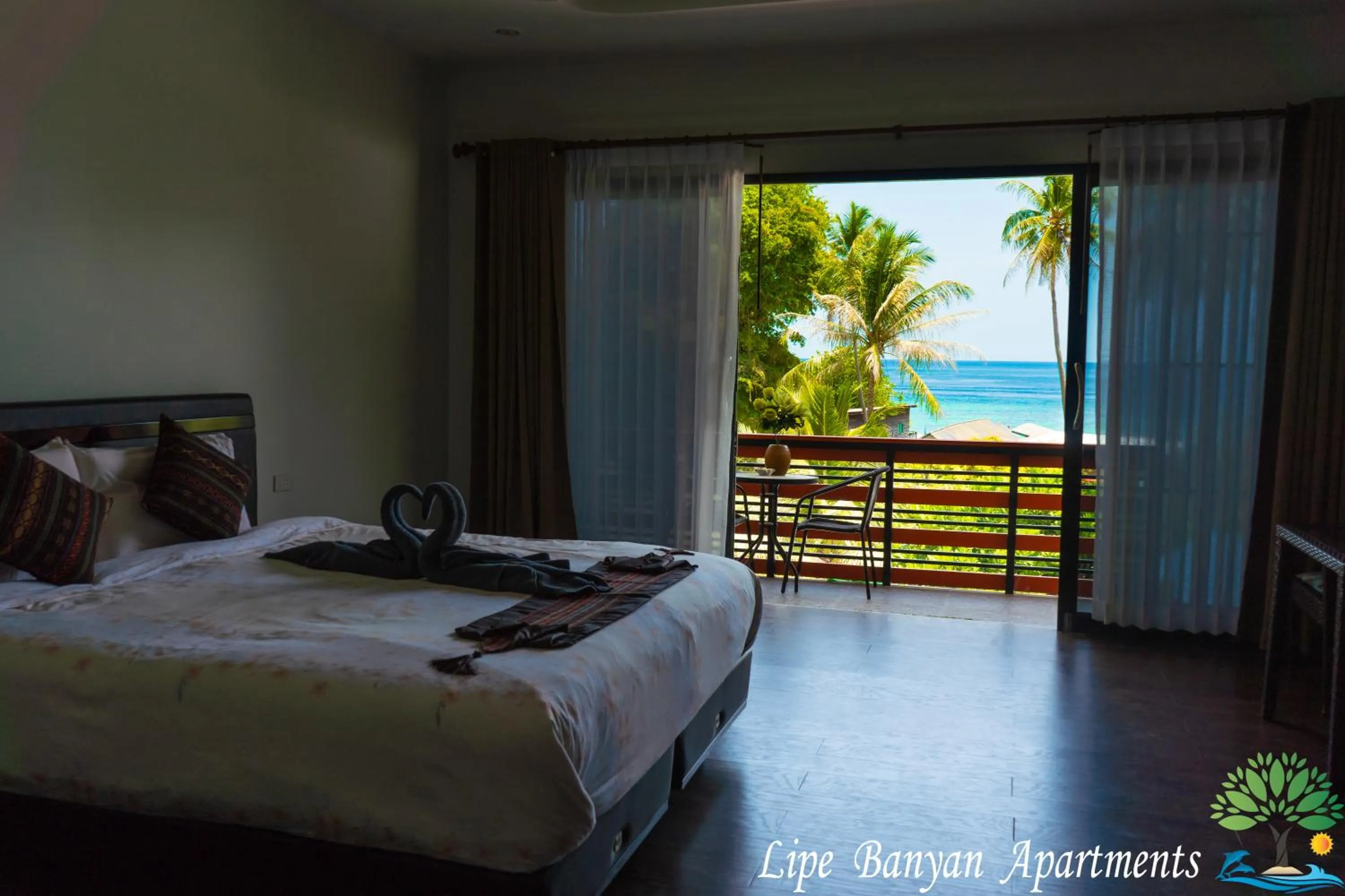 Bed in Lipe Banyan Apartments