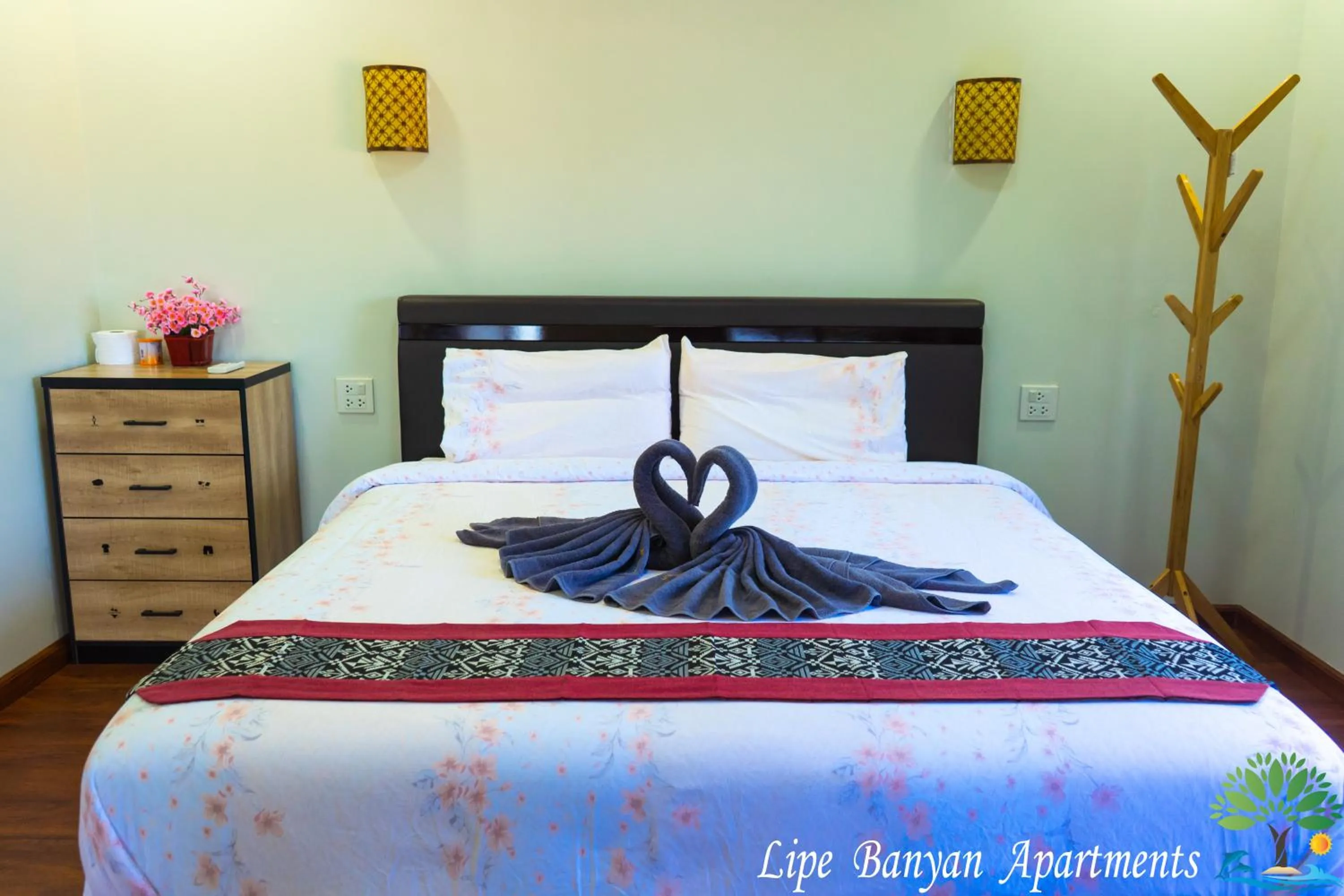Bed in Lipe Banyan Apartments